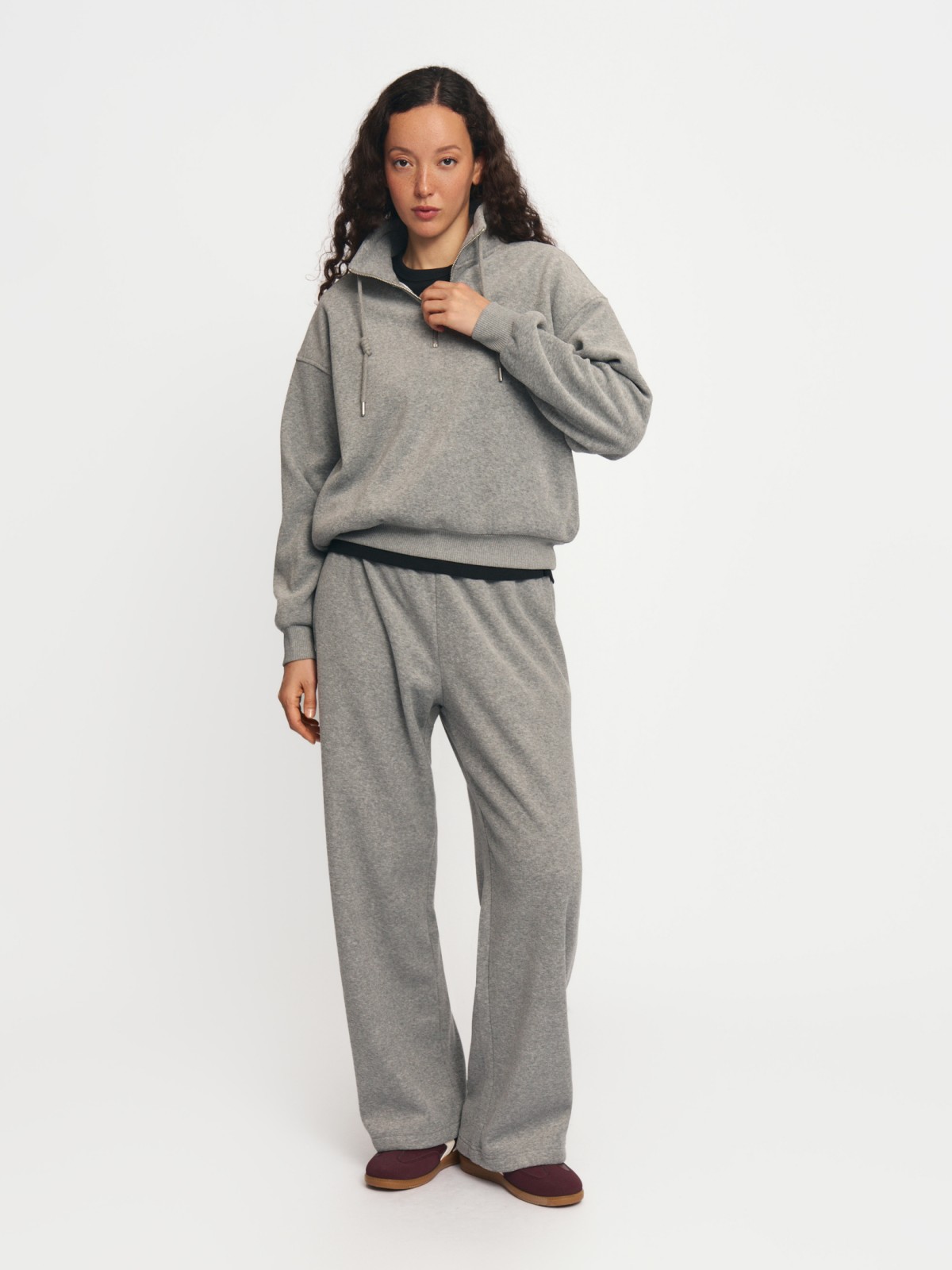 Свитшот с воротником-стойкой на молнии