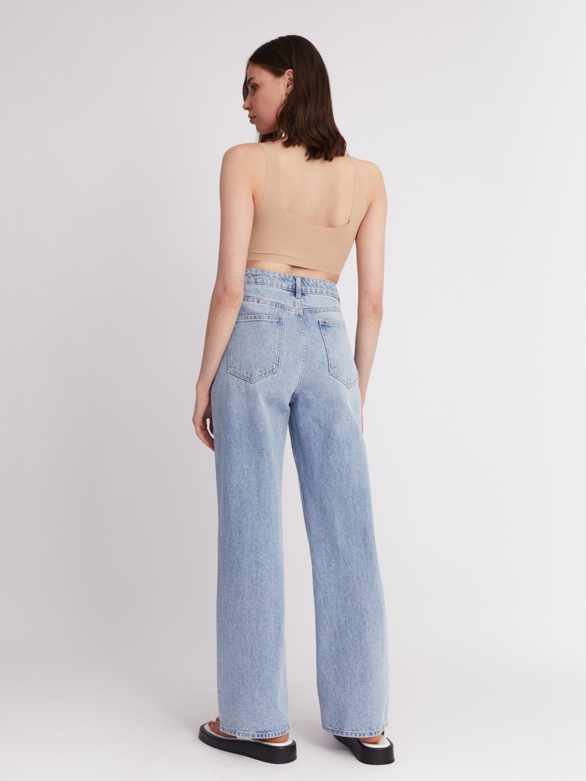 Бесшовный топ на широких бретелях