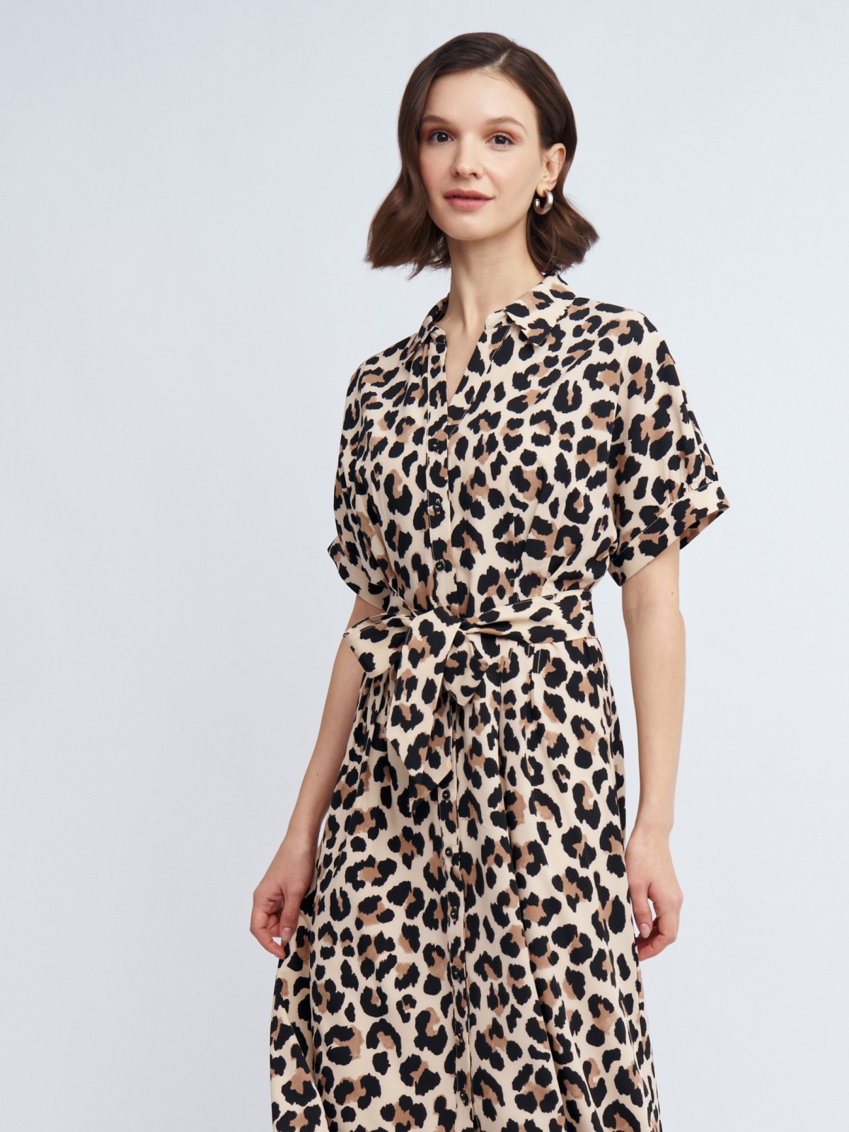 Платье-рубашка с акцентными короткими рукавами