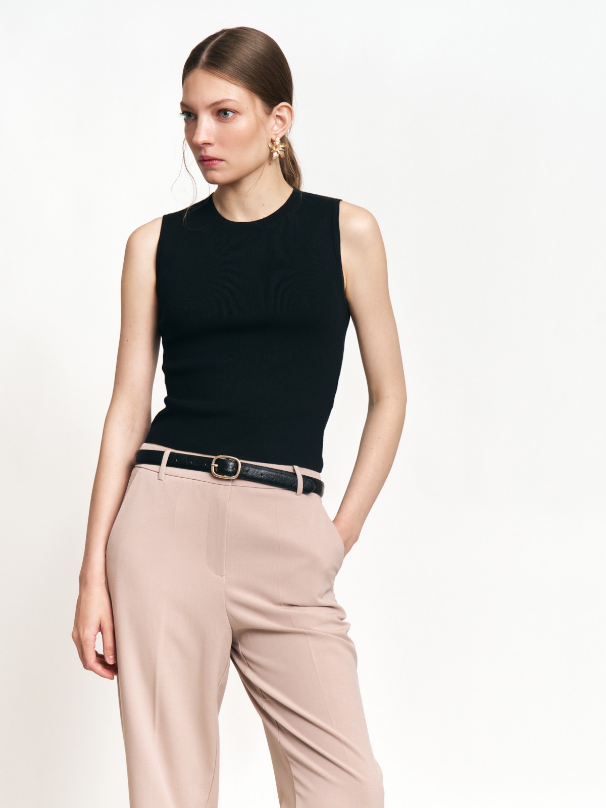 Вязаный трикотажный топ без рукавов