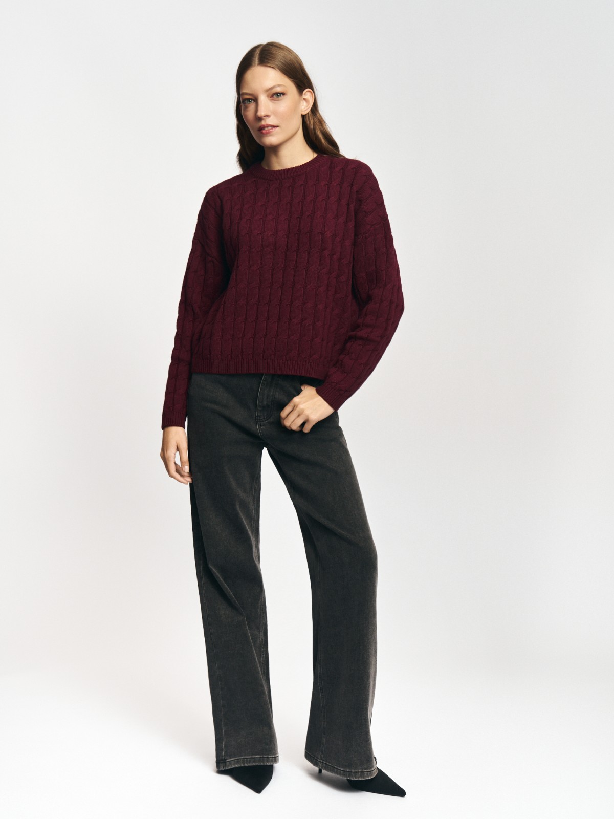 Вязаный джемпер с узором косы