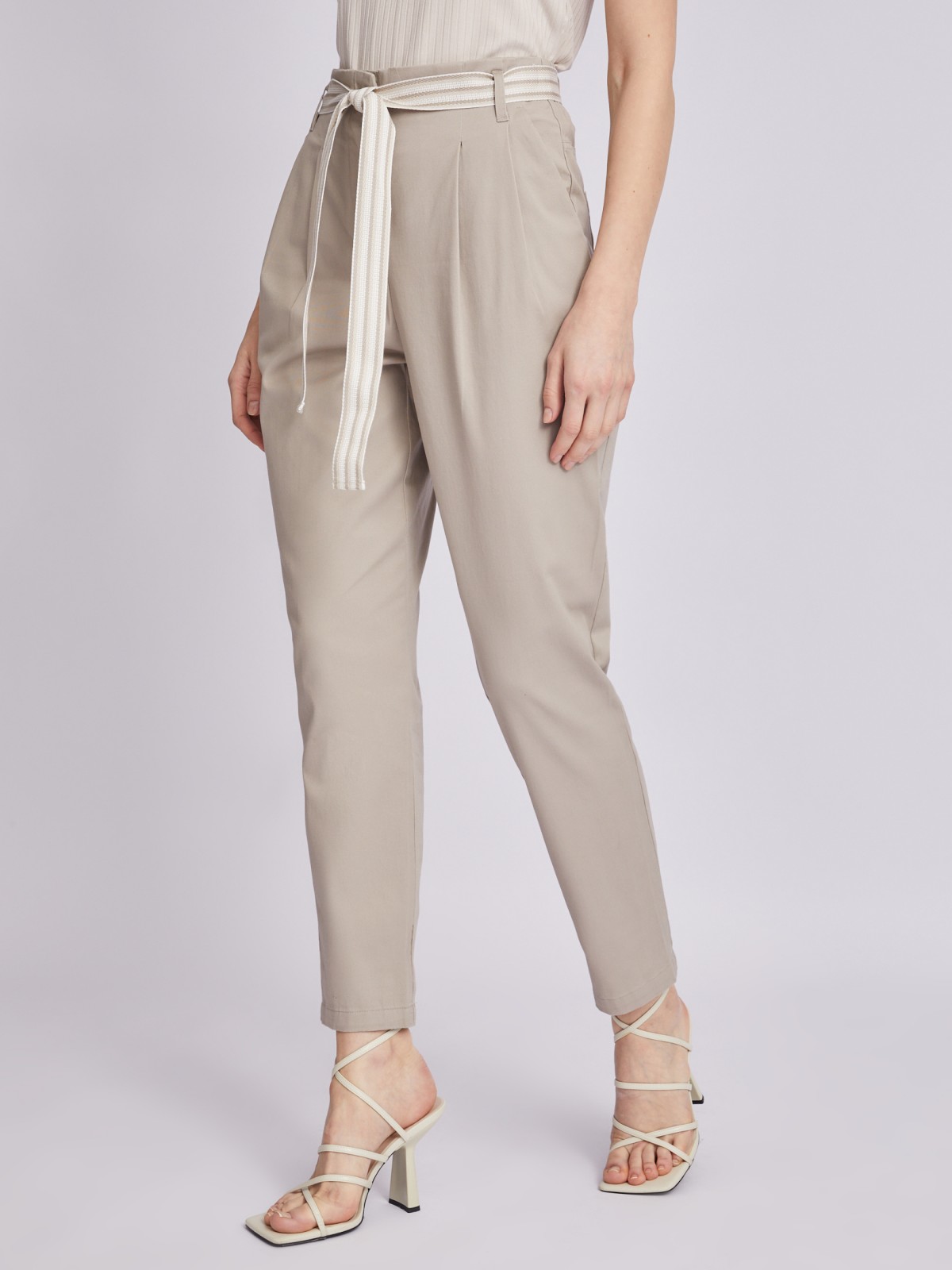 Брюки фасона Carrot с поясом