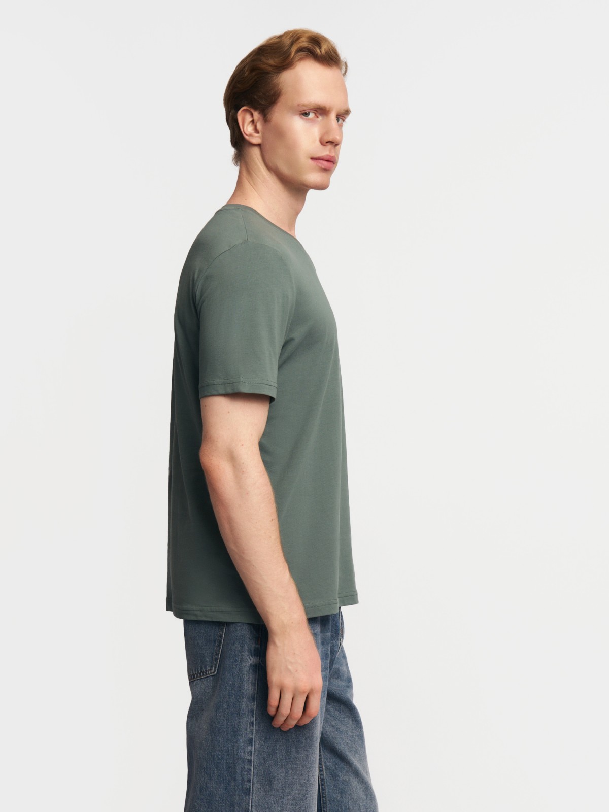 Футболка из хлопка с треугольным вырезом