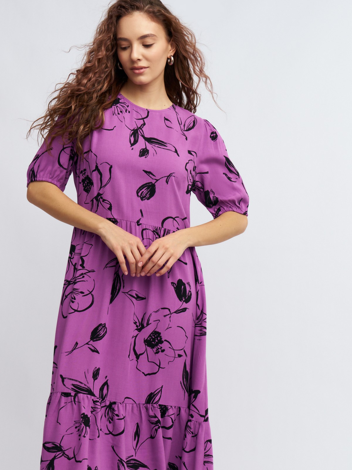 Ярусное платье миди с цветочным принтом