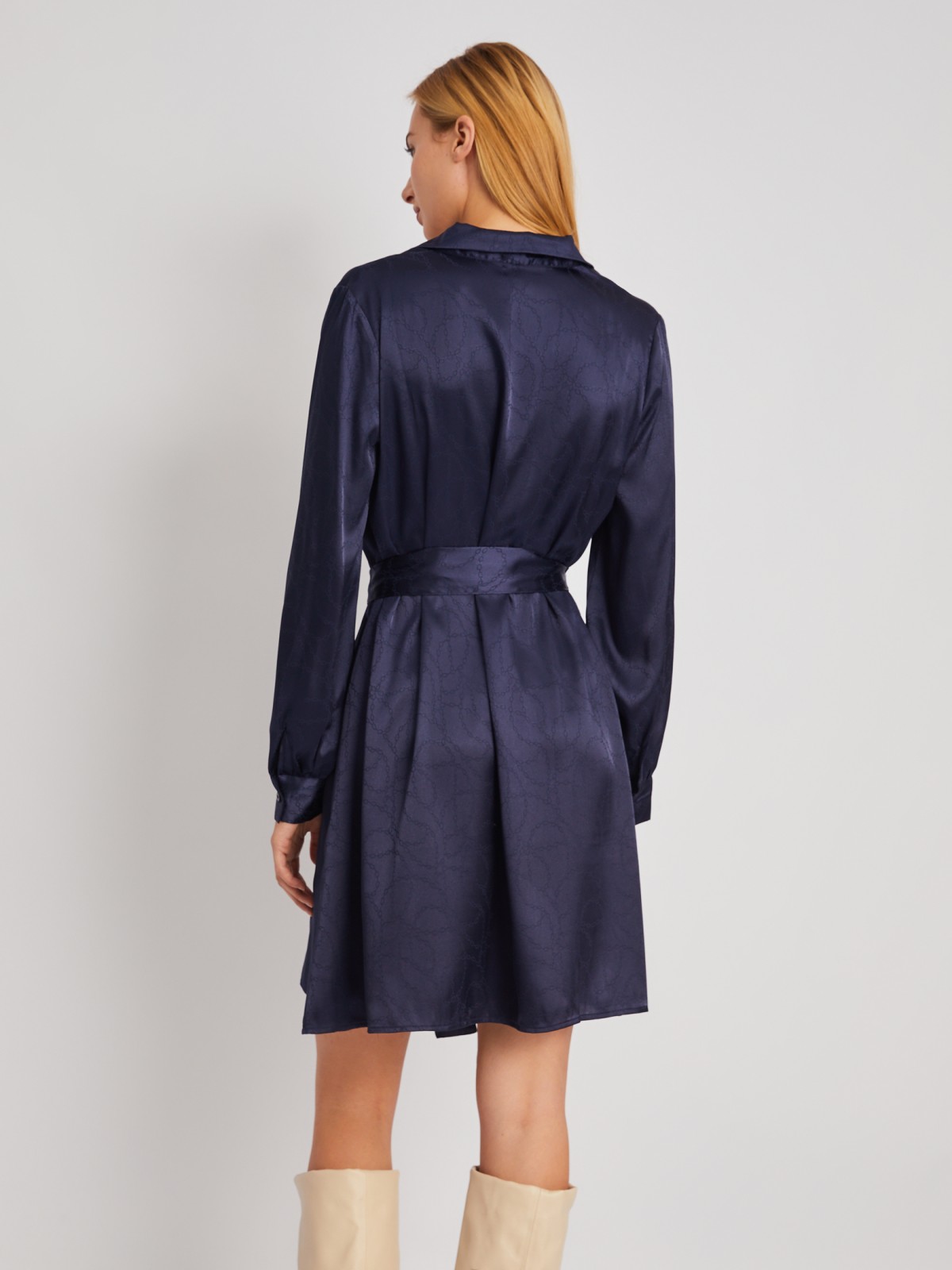 Атласное платье длины мини с воротником и акцентном на талии zolla 024118262193, цвет синий, размер XS - фото 6
