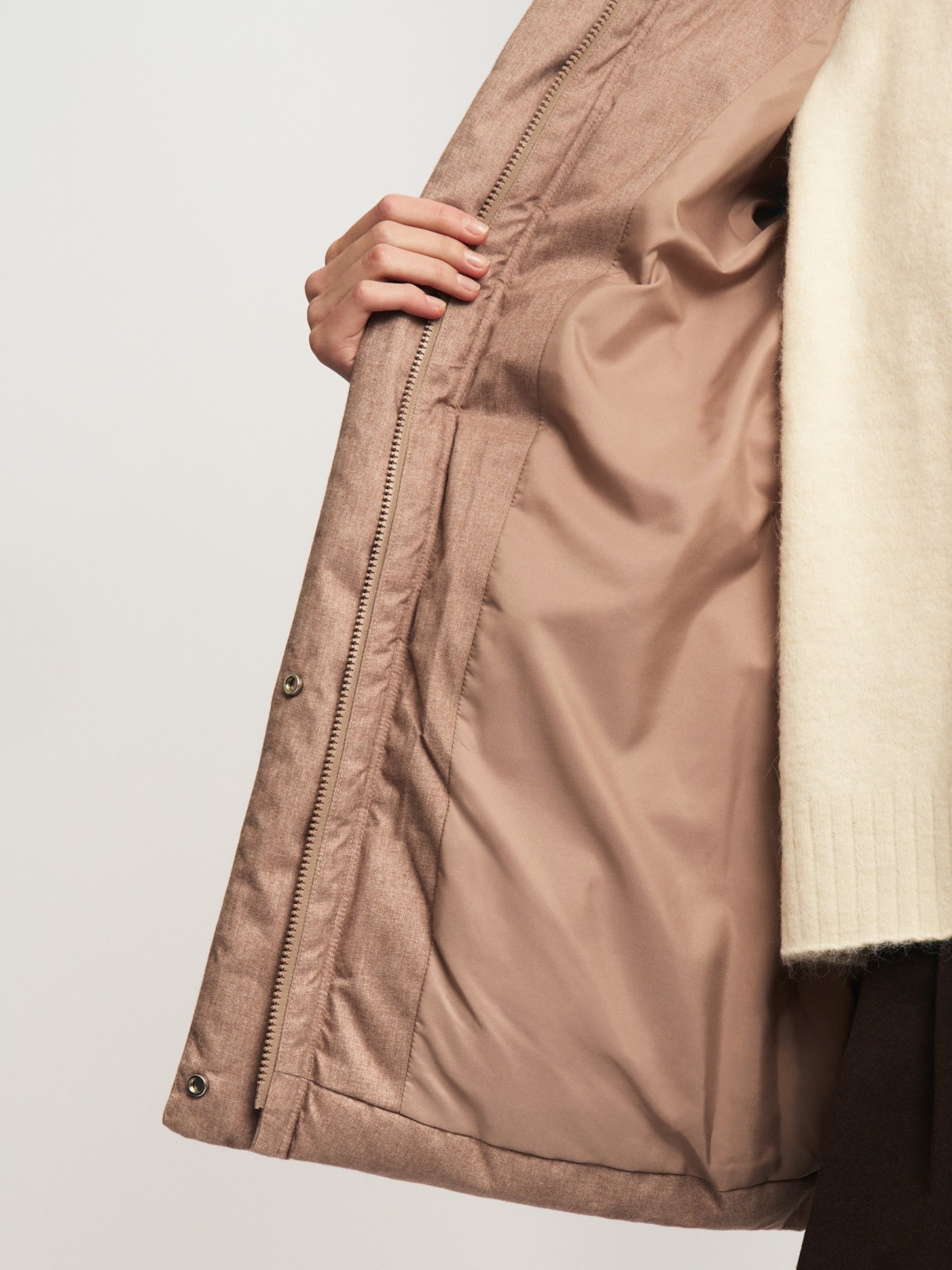 Тёплая дутая куртка с капюшоном