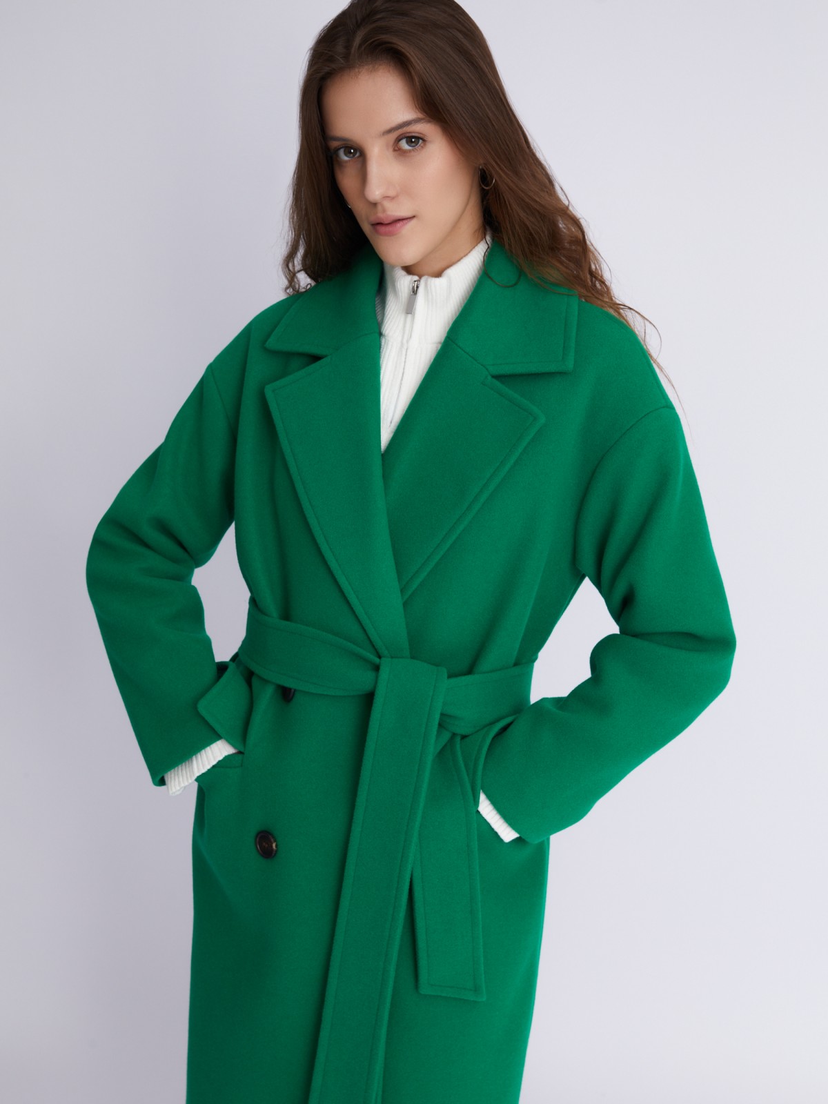 Длинное пальто оверсайз силуэта без утеплителя на пуговицах с поясом