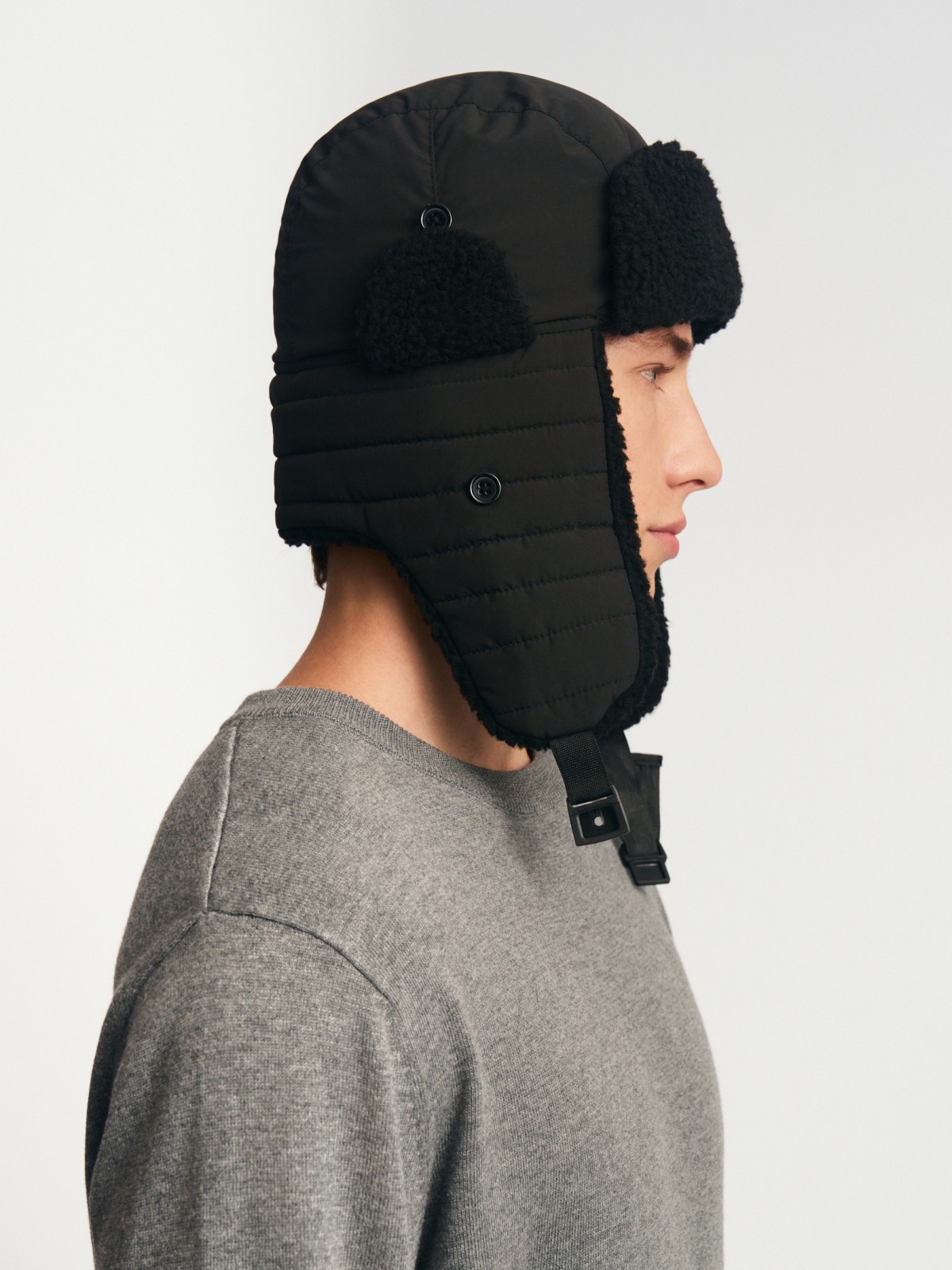 Тёплая шапка-ушанка на синтепоне