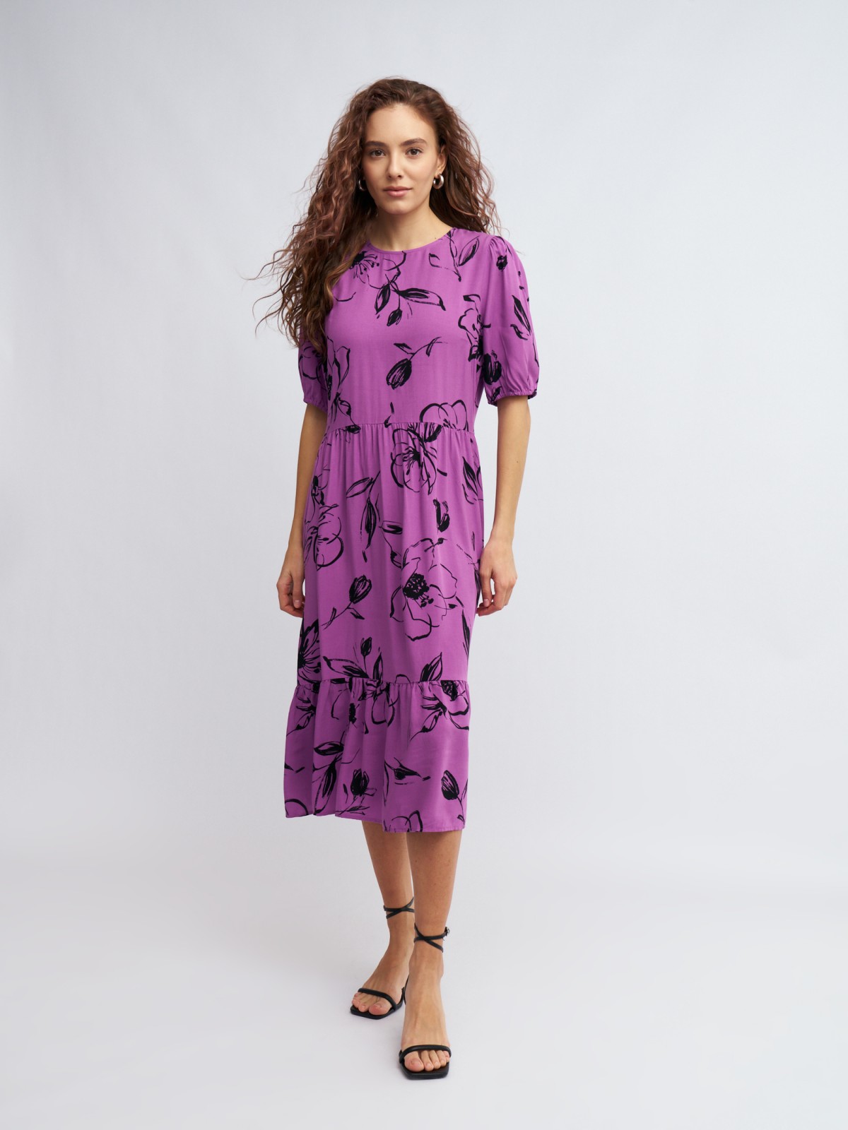 Ярусное платье миди с цветочным принтом