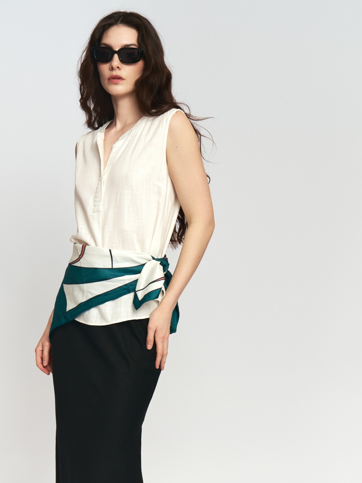 Льняная блузка без рукавов