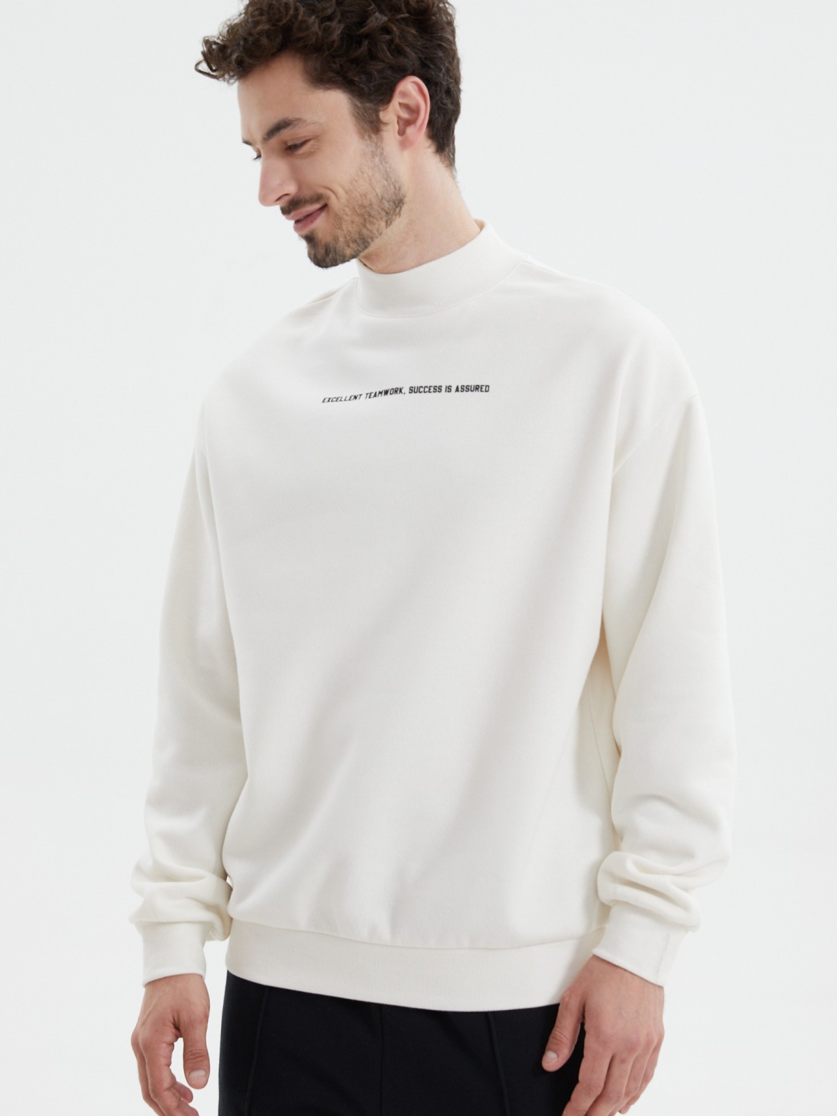 Трикотажный свитшот с принтом-надписью