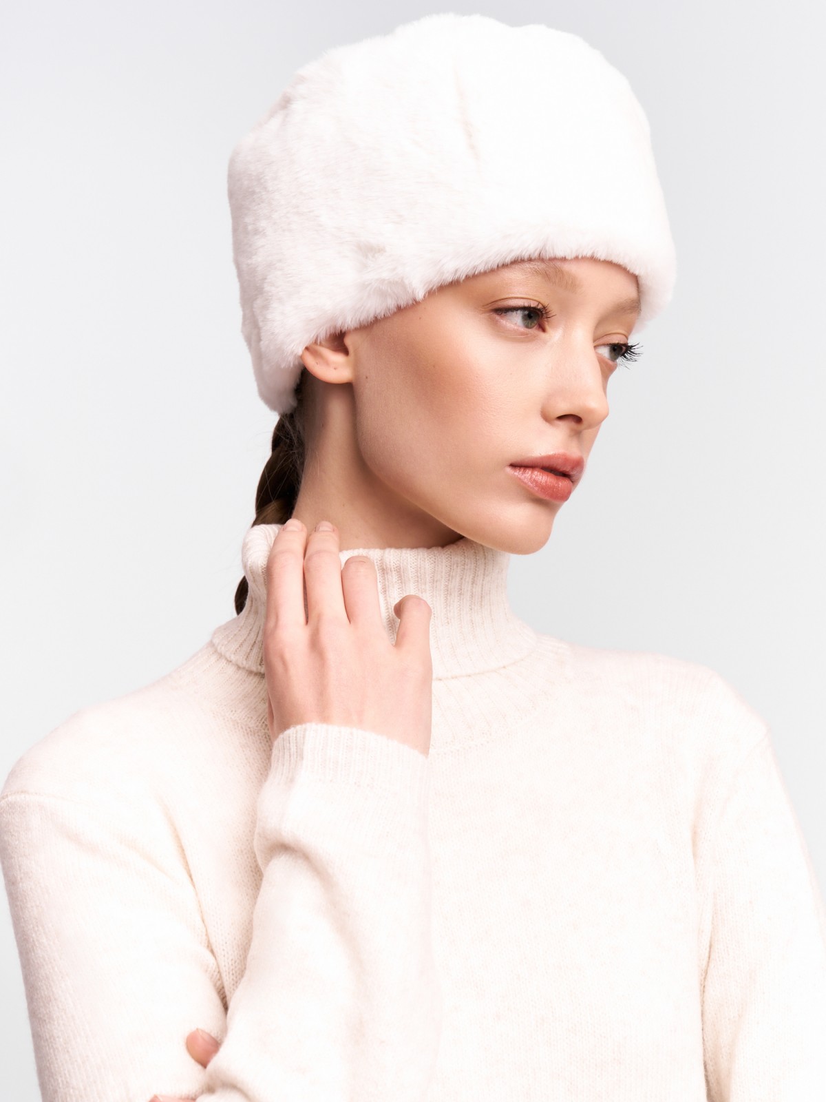 Тёплая шапка из экомеха на синтепоне