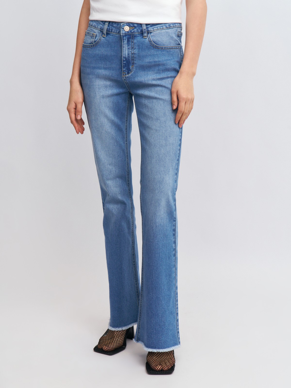 Джинсы силуэта Bootcut с Push-up эффектом и бахромой