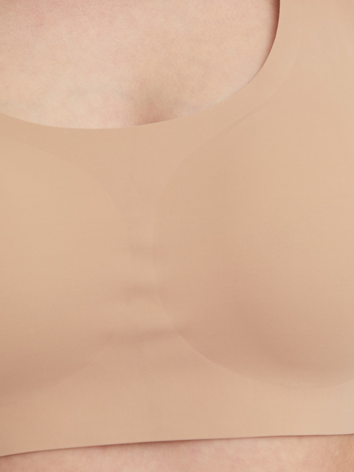 Бесшовный топ на широких бретелях