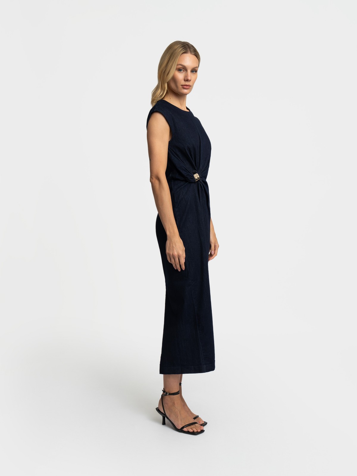 Платье миди с драпировкой без рукавов