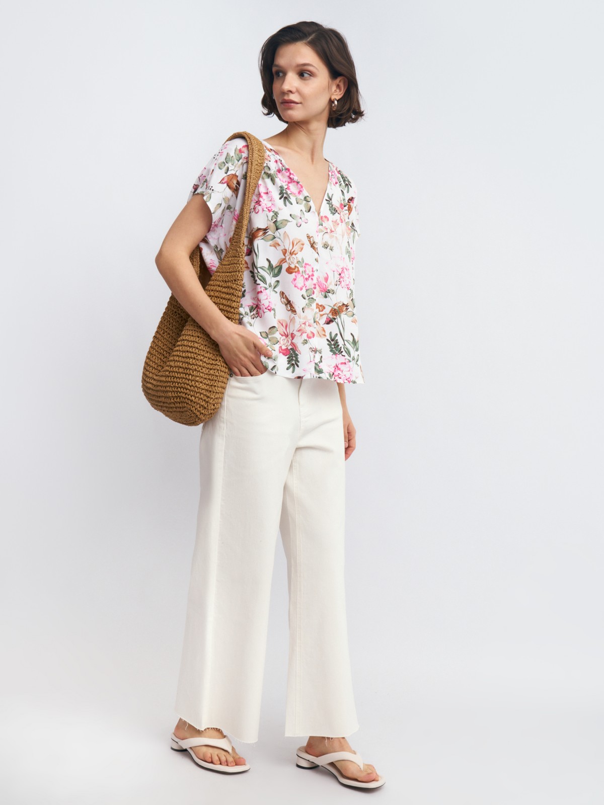 Блузка из вискозы с цветочным принтом