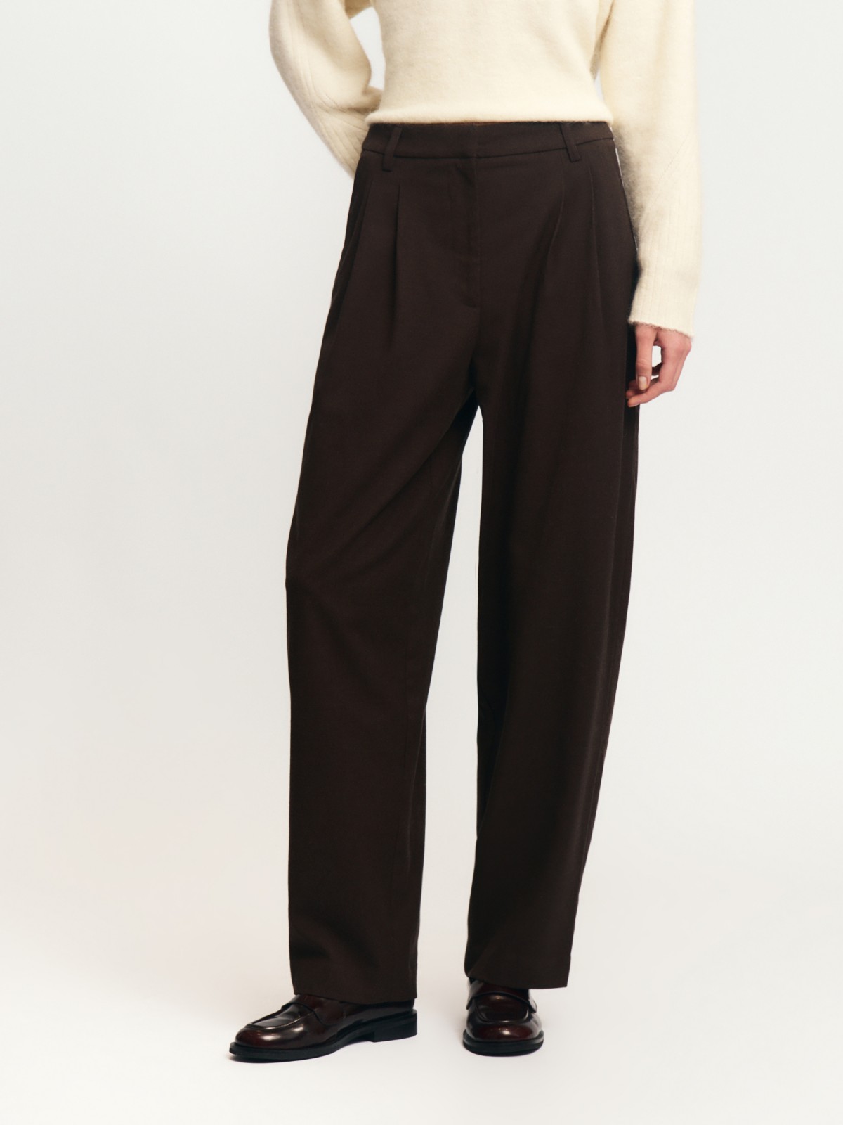 Офисные брюки фасона Balloon с защипами