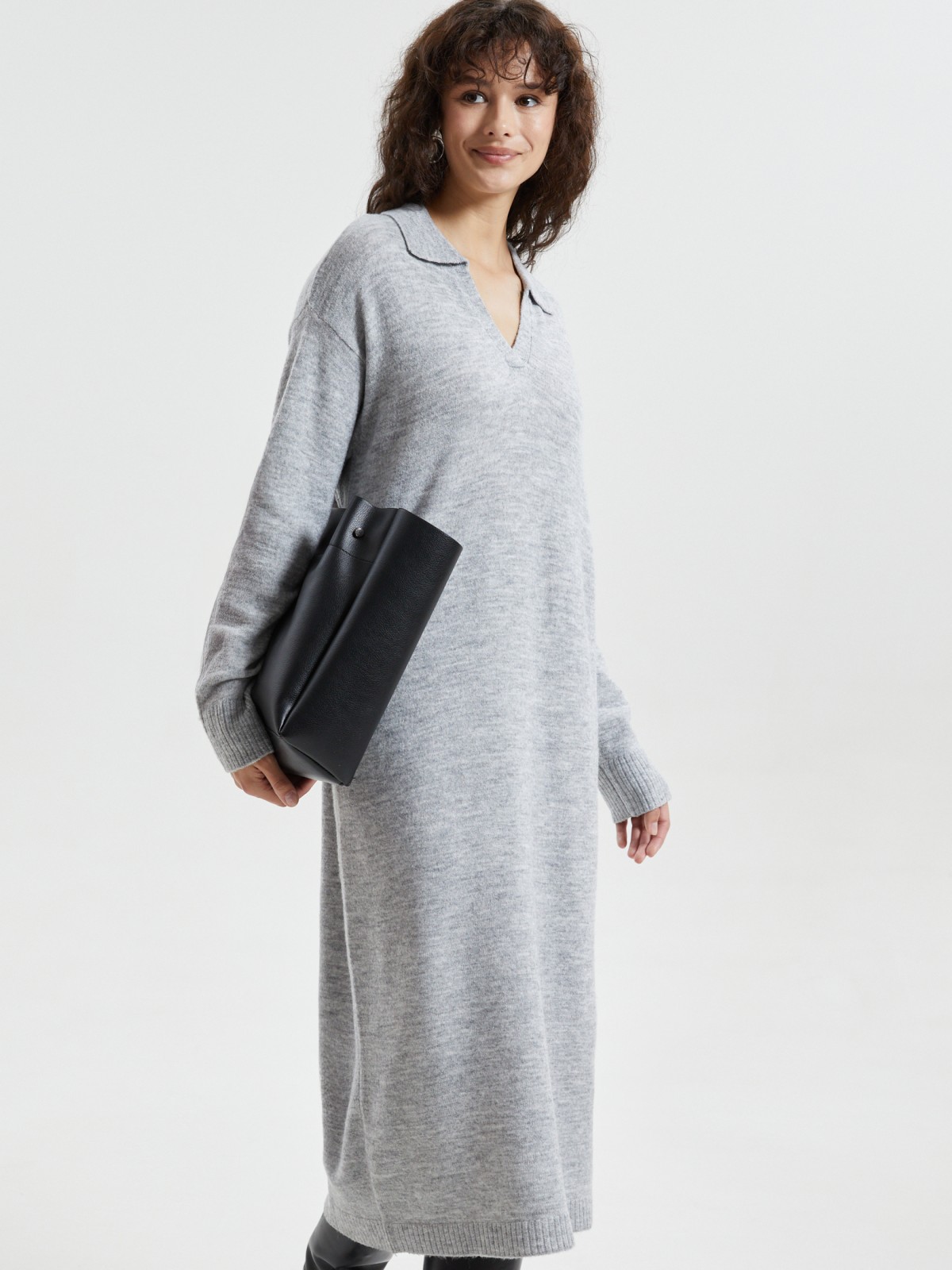 Вязаное платье-джемпер с воротником