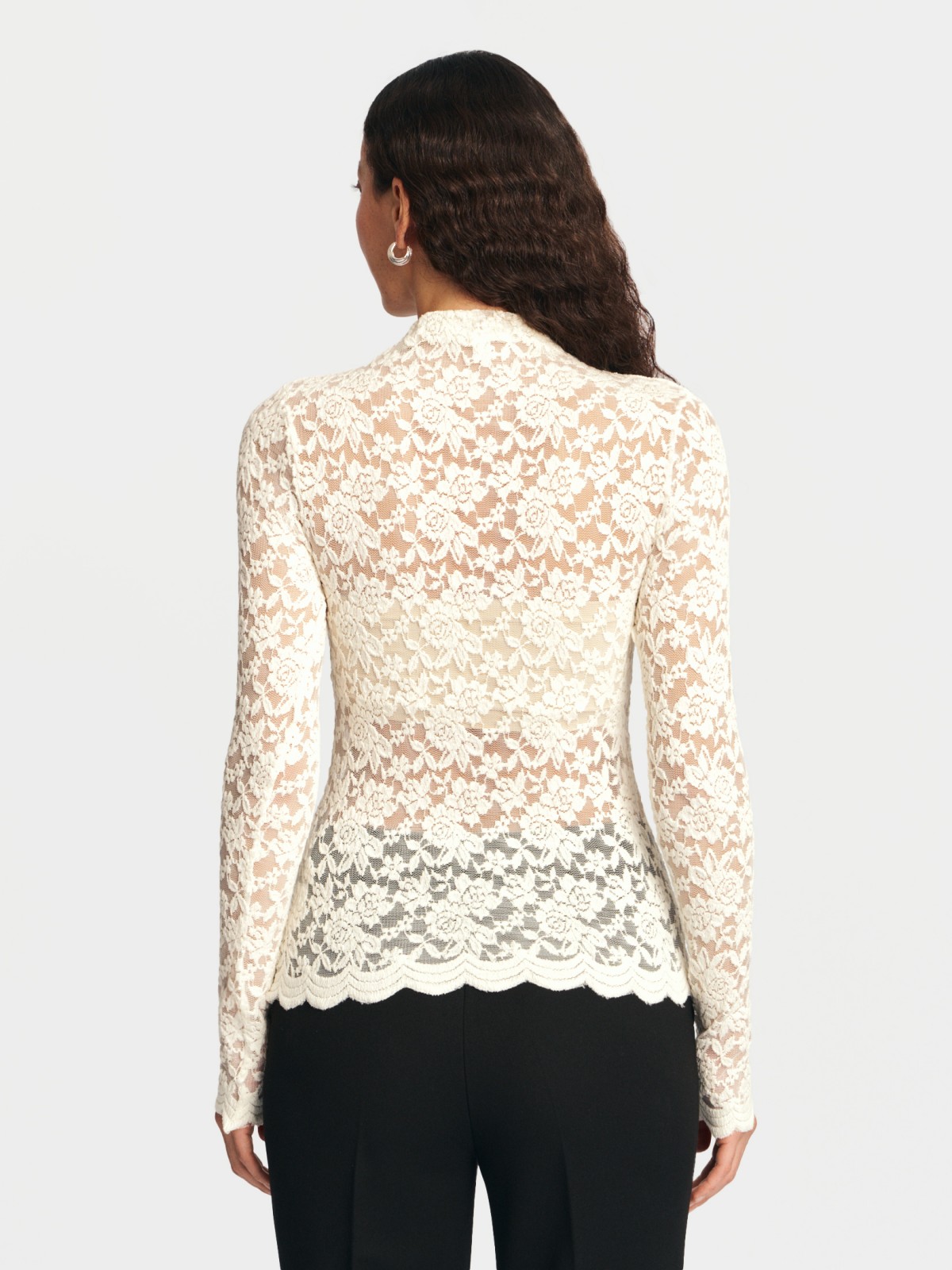 Кружевной лонгслив с длинным рукавом