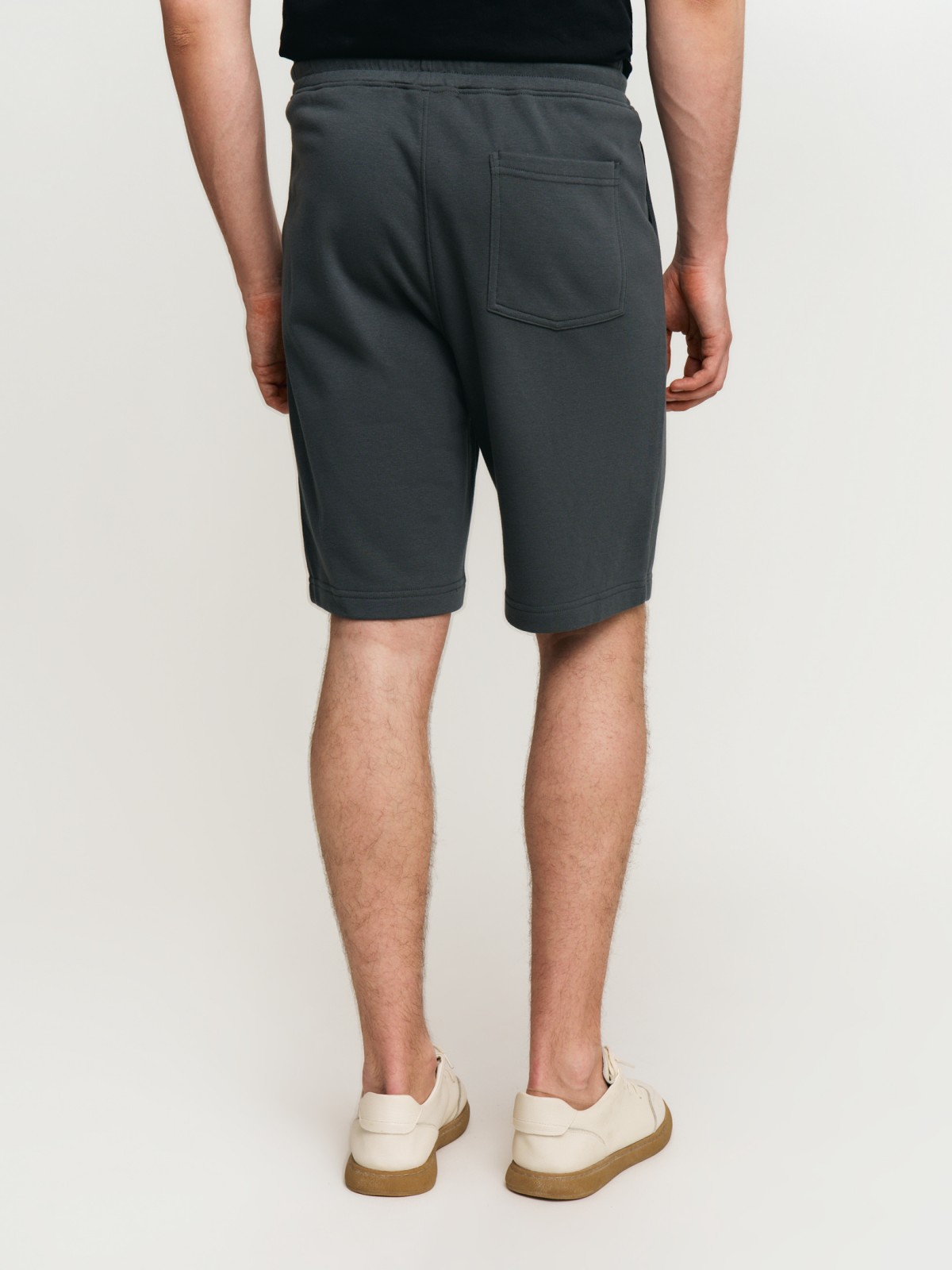 Трикотажные шорты на резинке