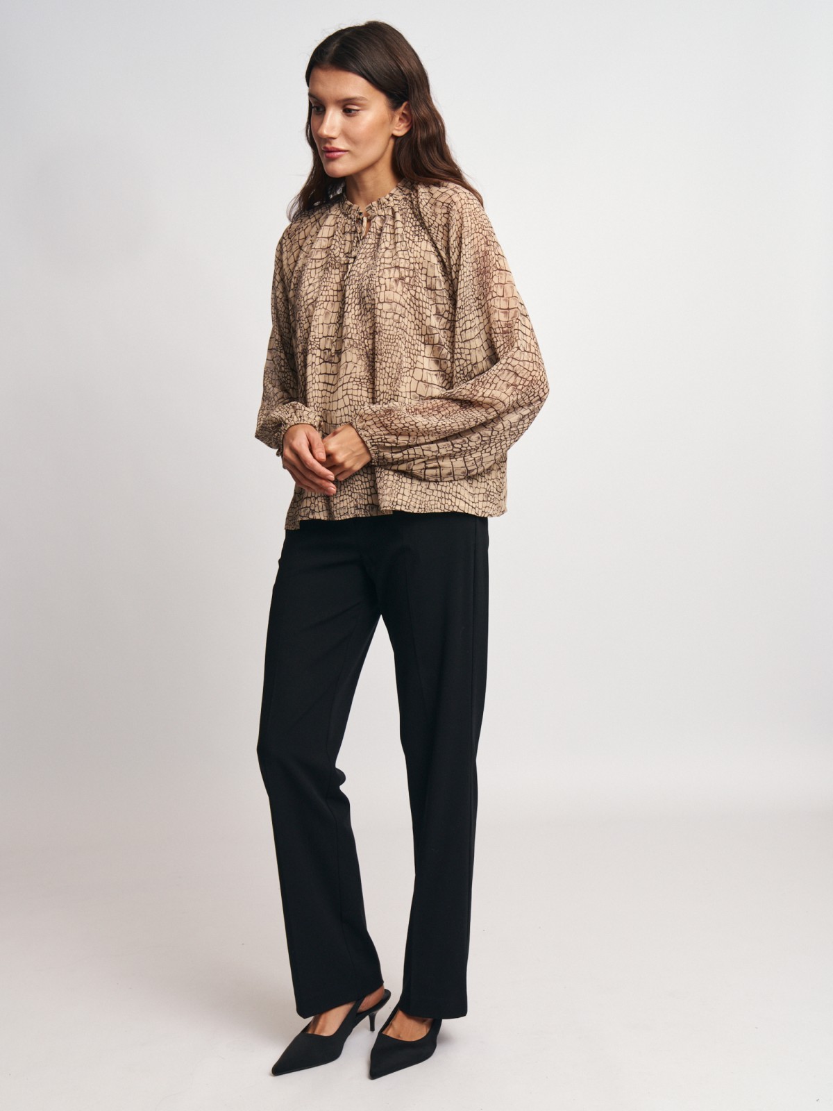 Блузка из шифона с принтом и завязками