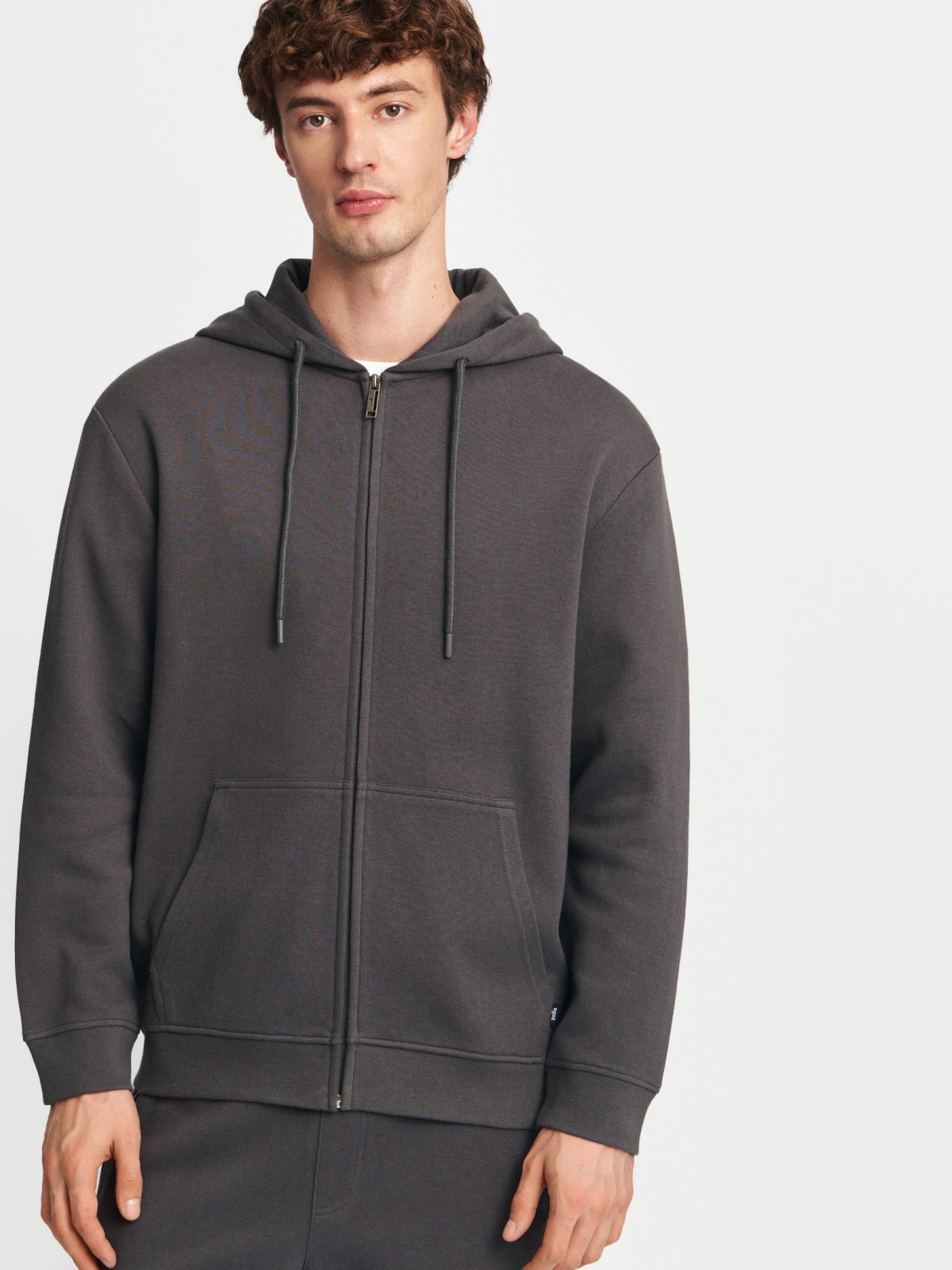 Толстовка на молнии с капюшоном однотонная