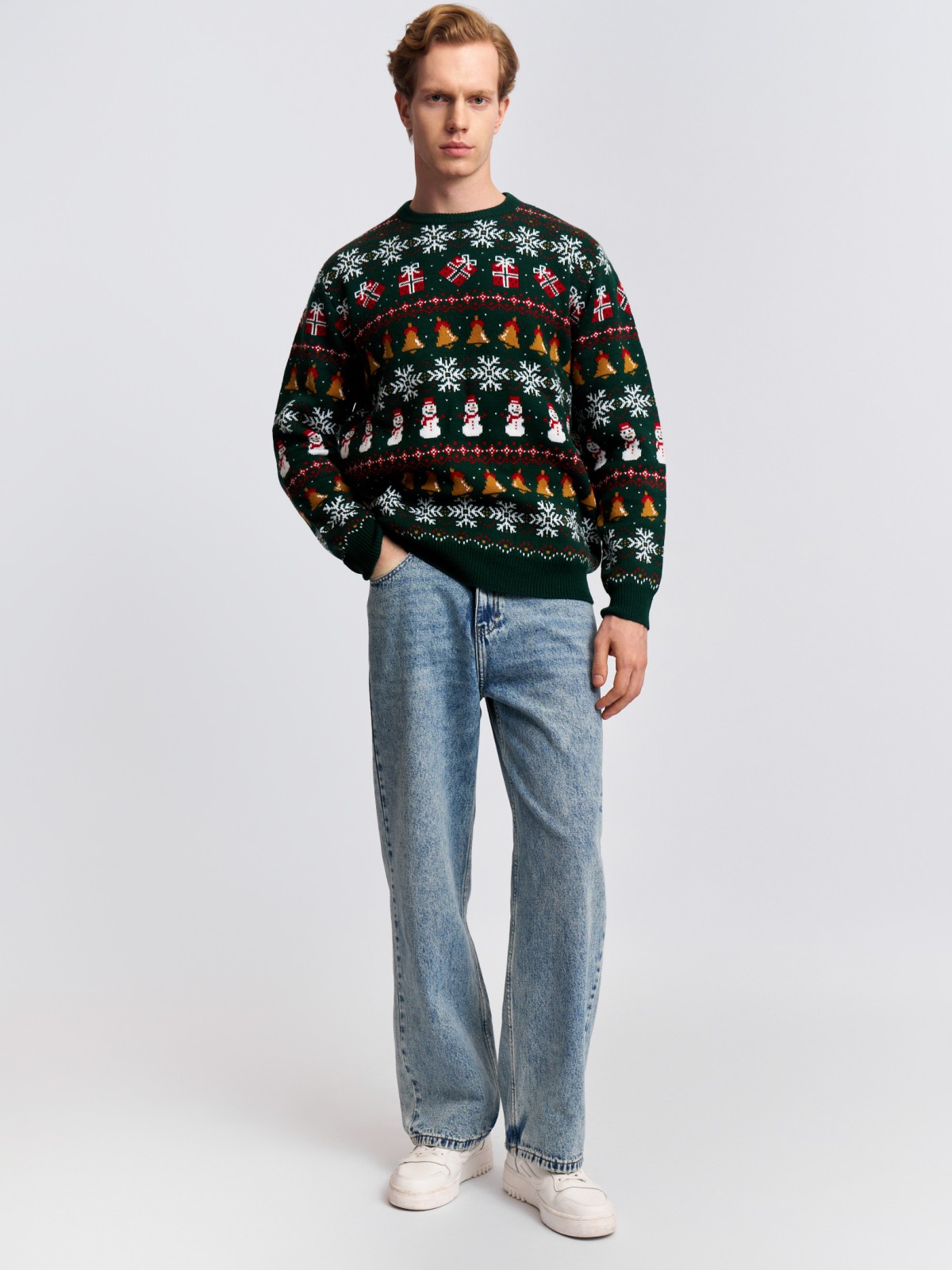 Вязаный джемпер из акрила с новогодним узором