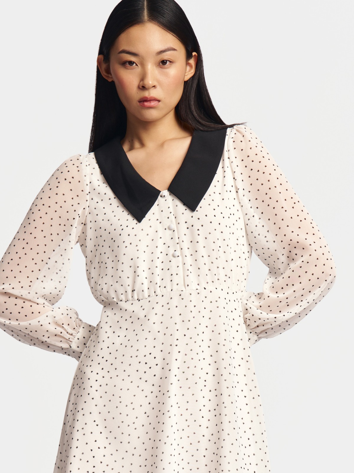 Шифоновое платье мини с акцентным воротником