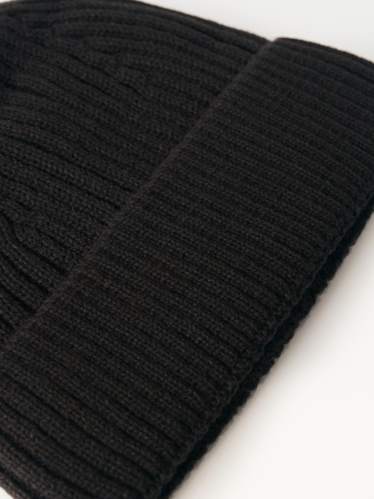 Вязаная шапка-бини с экомехом