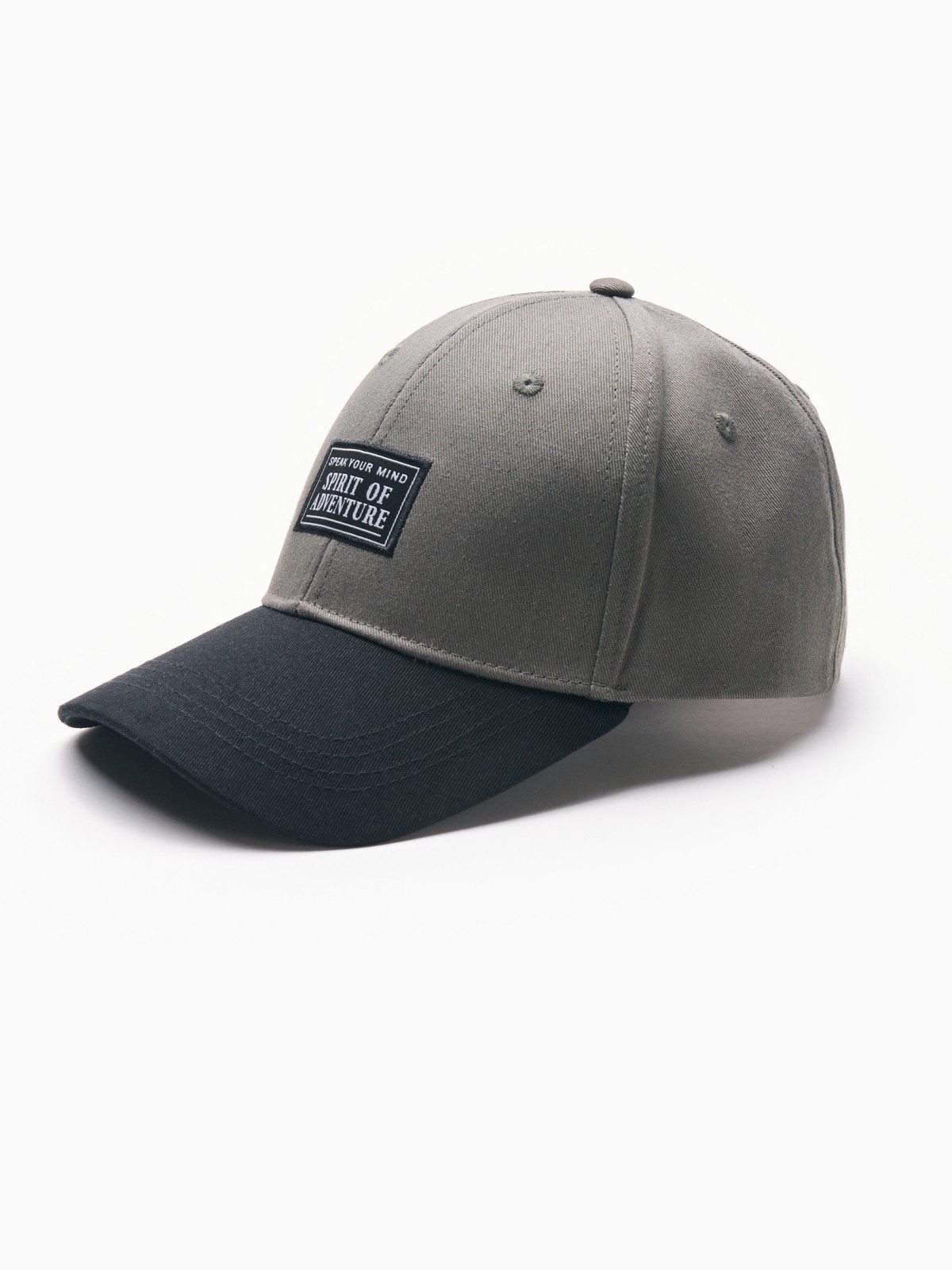 Бейсболка из хлопка с козырьком