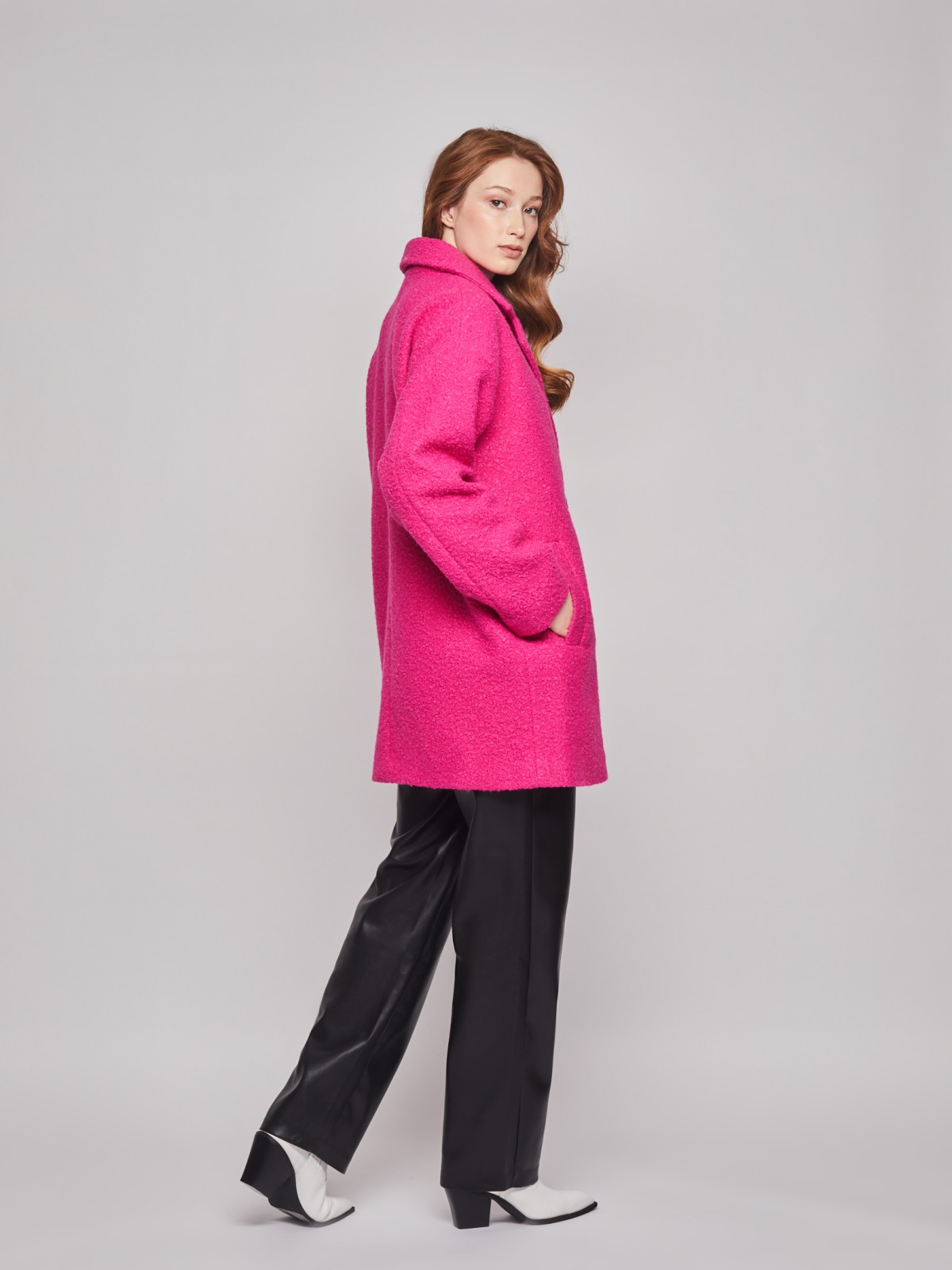 Плюшевое пальто оверсайз силуэта