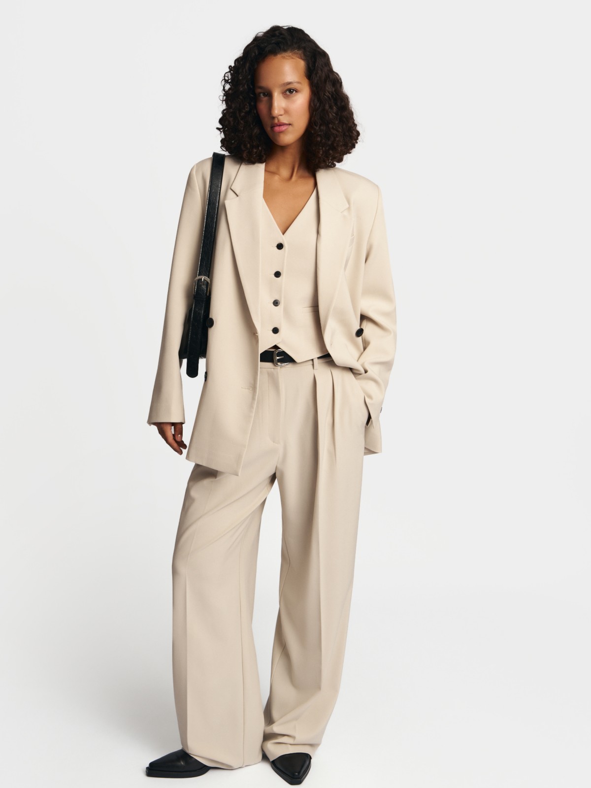 Брюки прямого силуэта с защипами