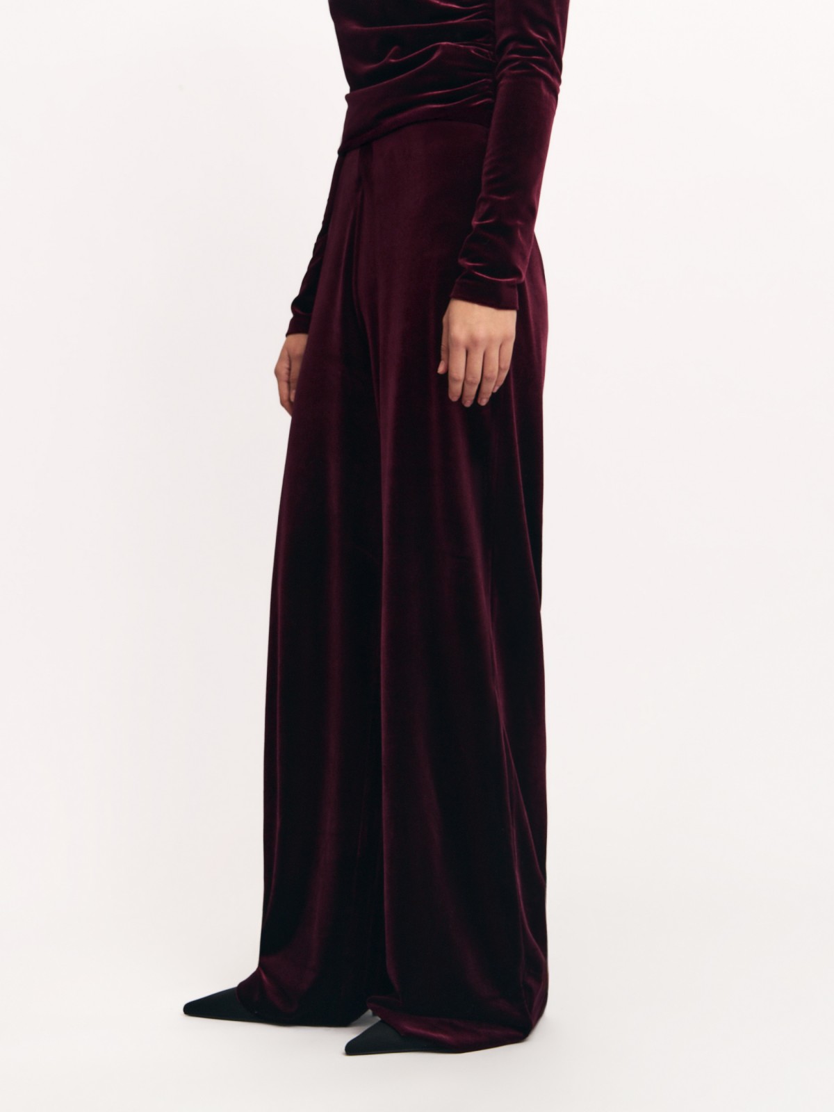 Бархатные брюки на резинке