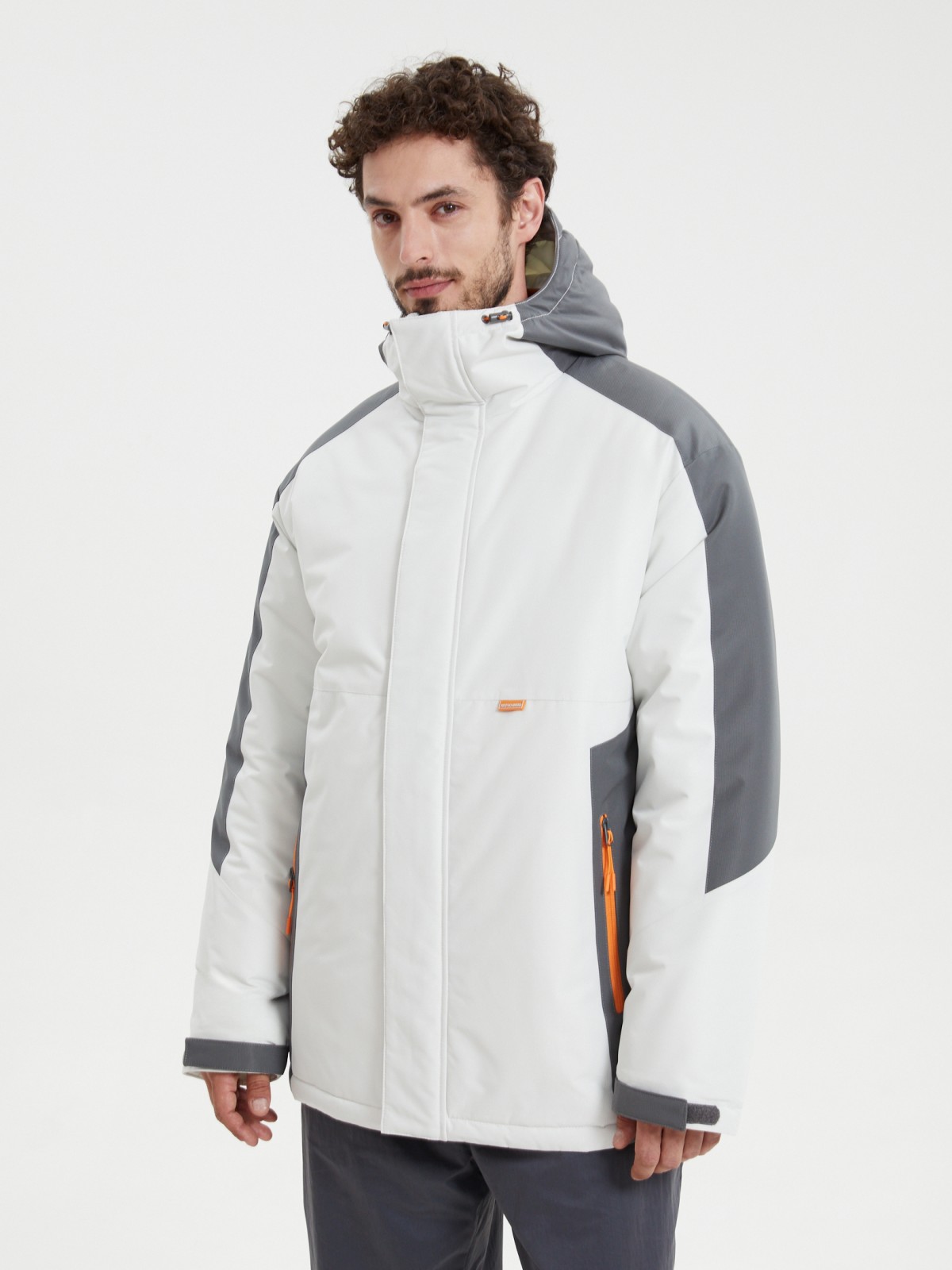 Тёплая куртка на молнии с капюшоном