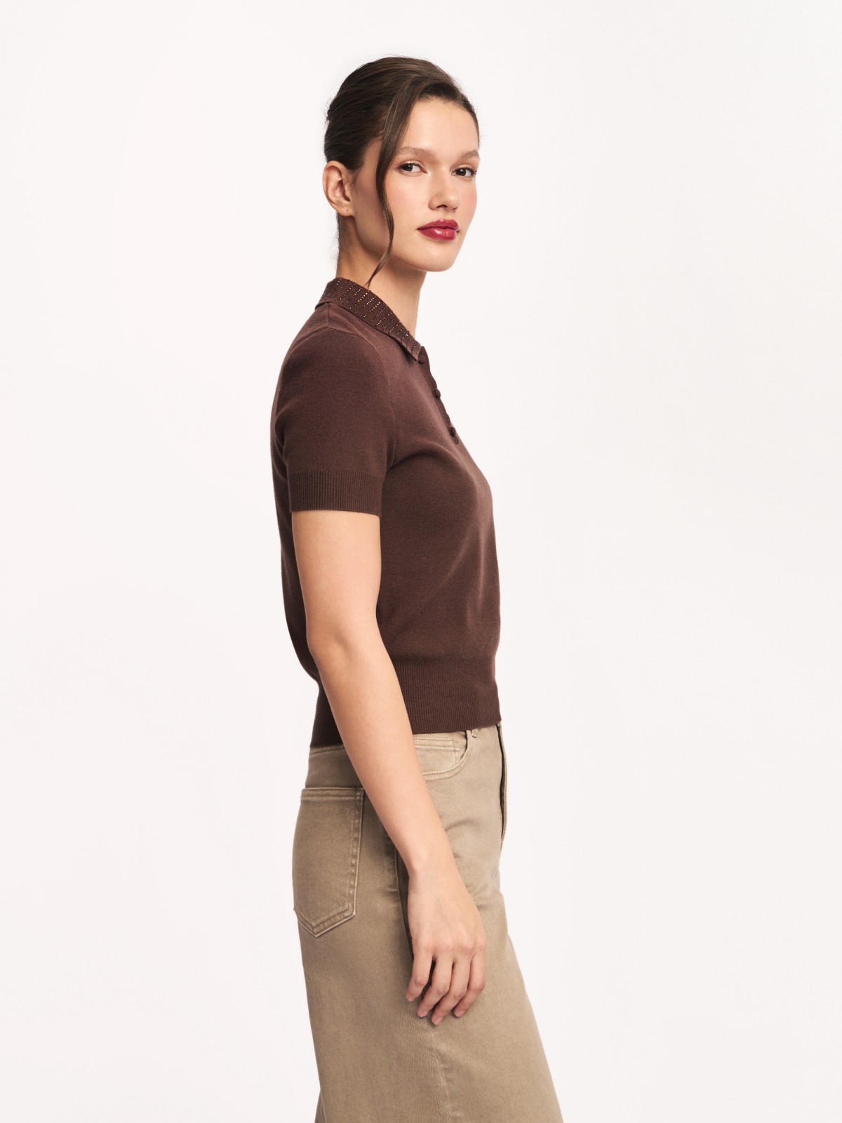 Нарядный джемпер поло со стразами