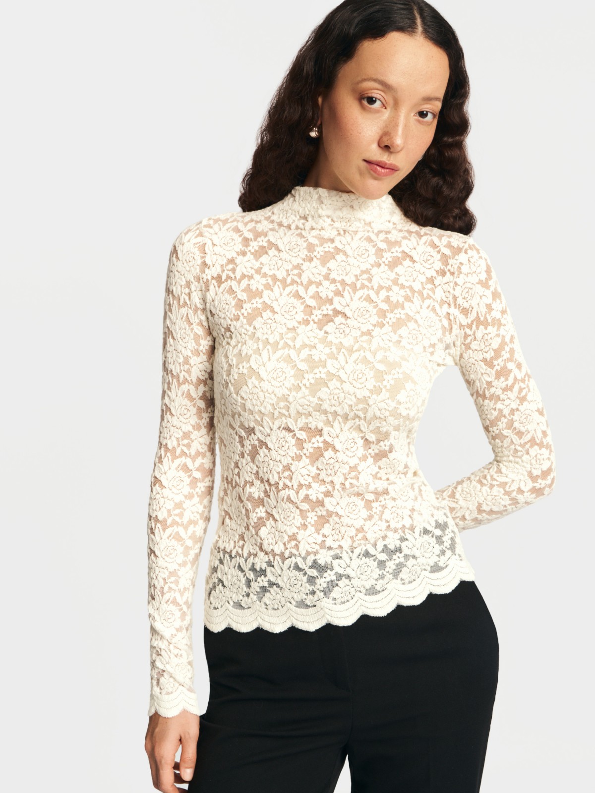 Кружевной лонгслив с длинным рукавом