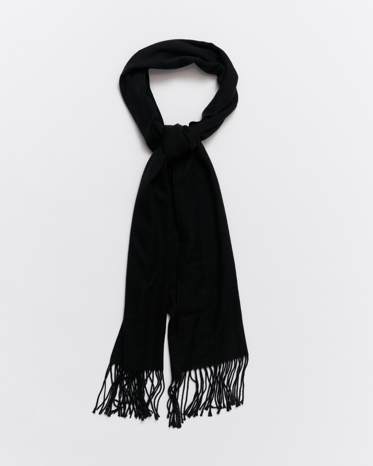 Тканевый шарф с длинной бахромой