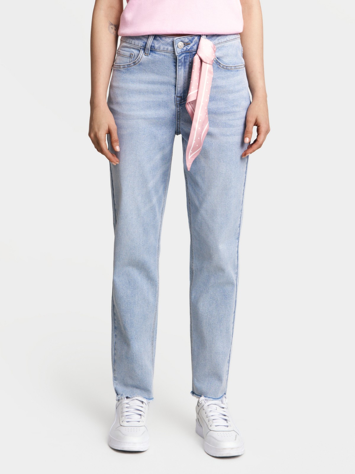 Джинсы силуэта Boyfriend с платком