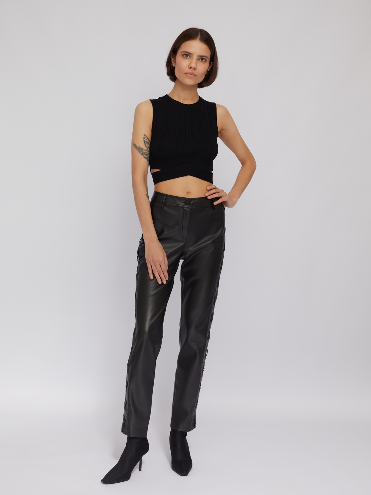 Брюки Slim из экокожи с акцентными лампасами со шнуровкой