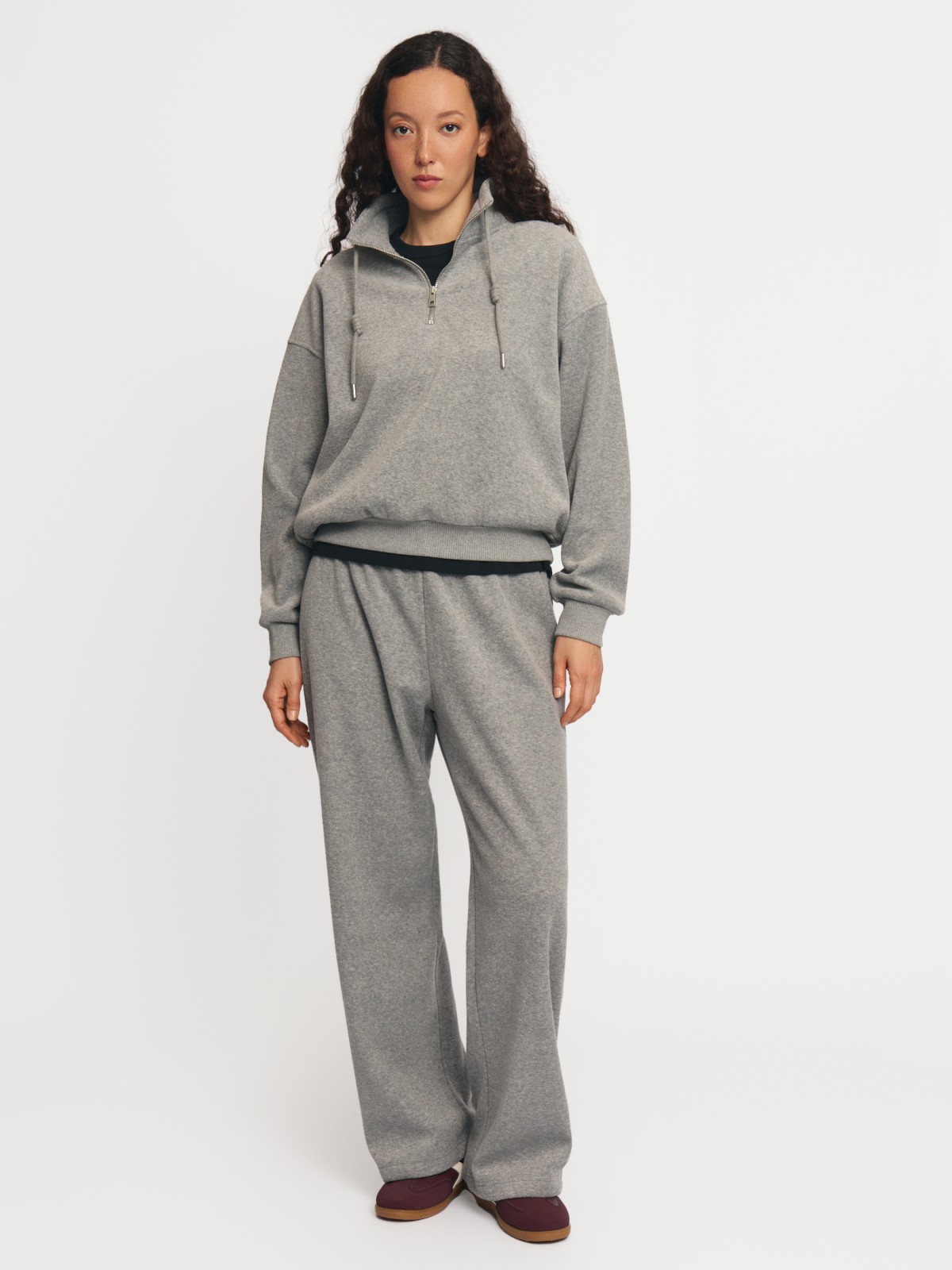 Велюровые брюки на резинке 2999₽