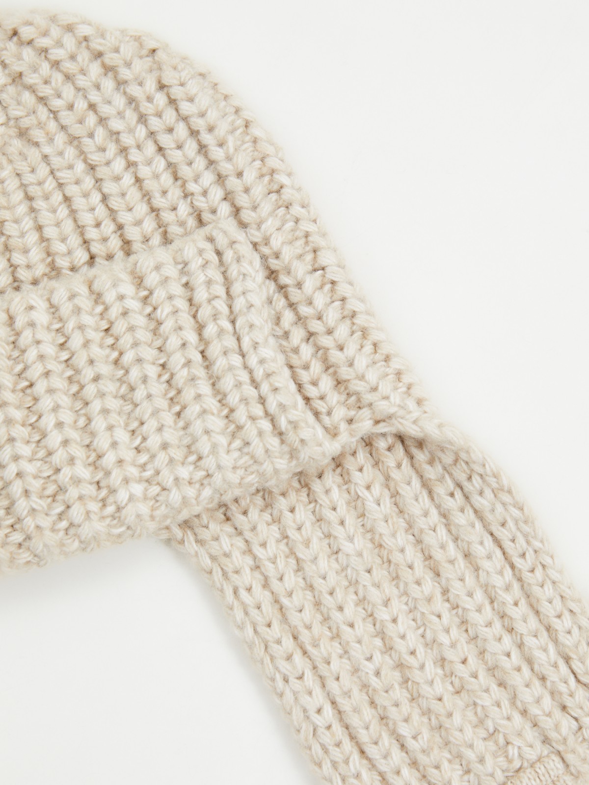 Вязаная шапка-ушанка