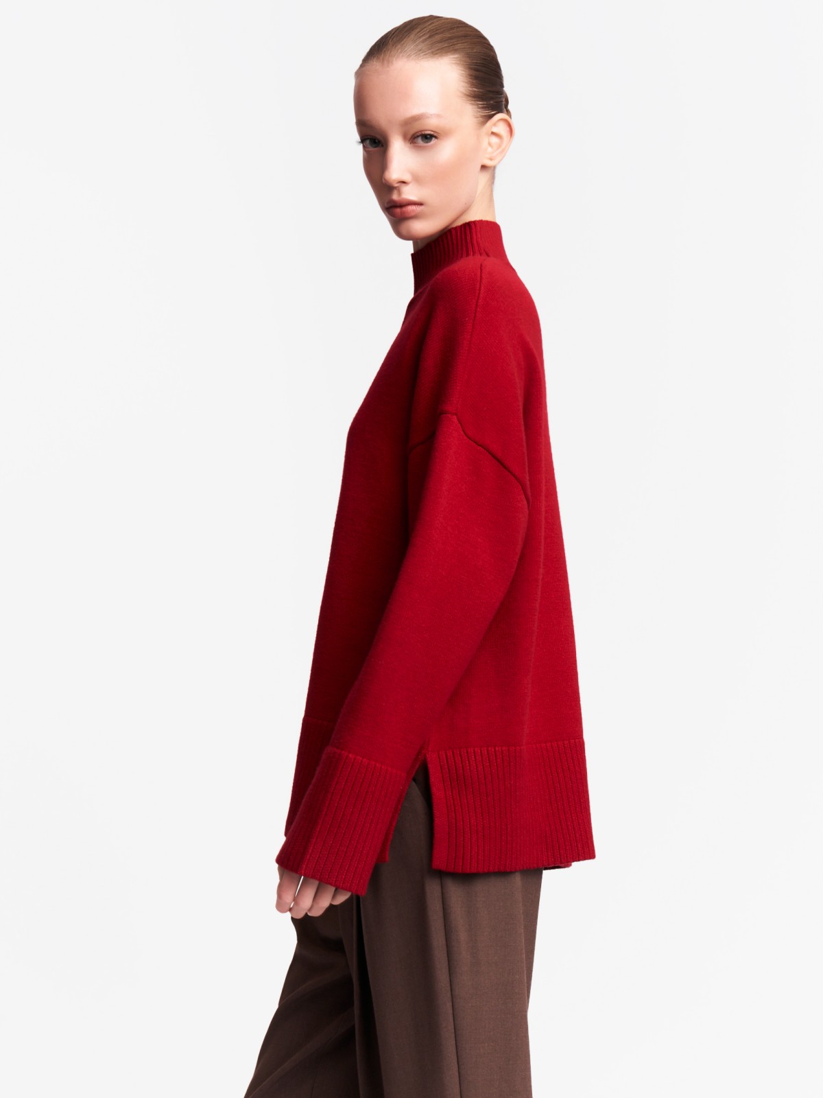 Вязаный свитер оверсайз фасона