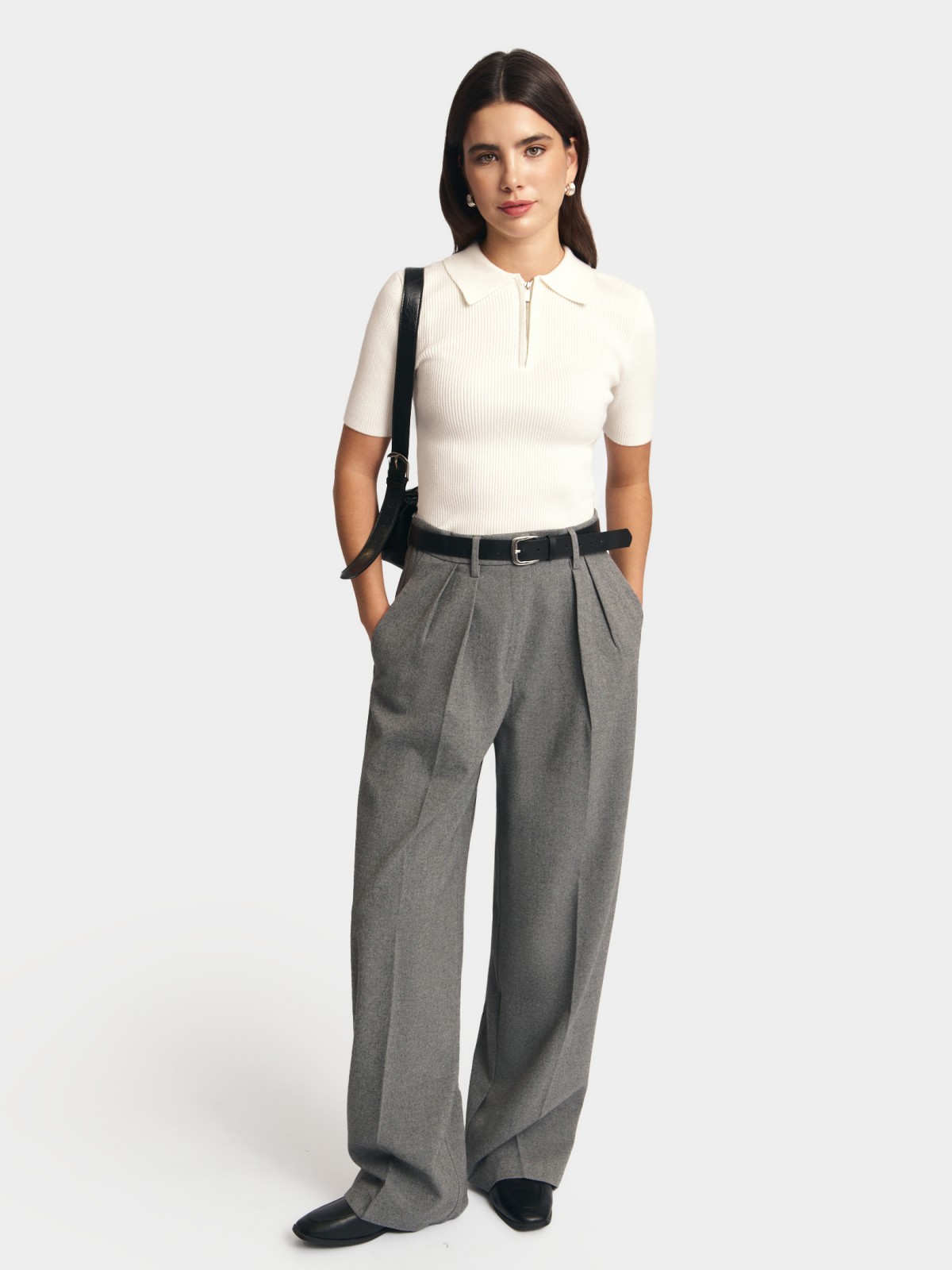 Офисные прямые брюки фасона с защипами