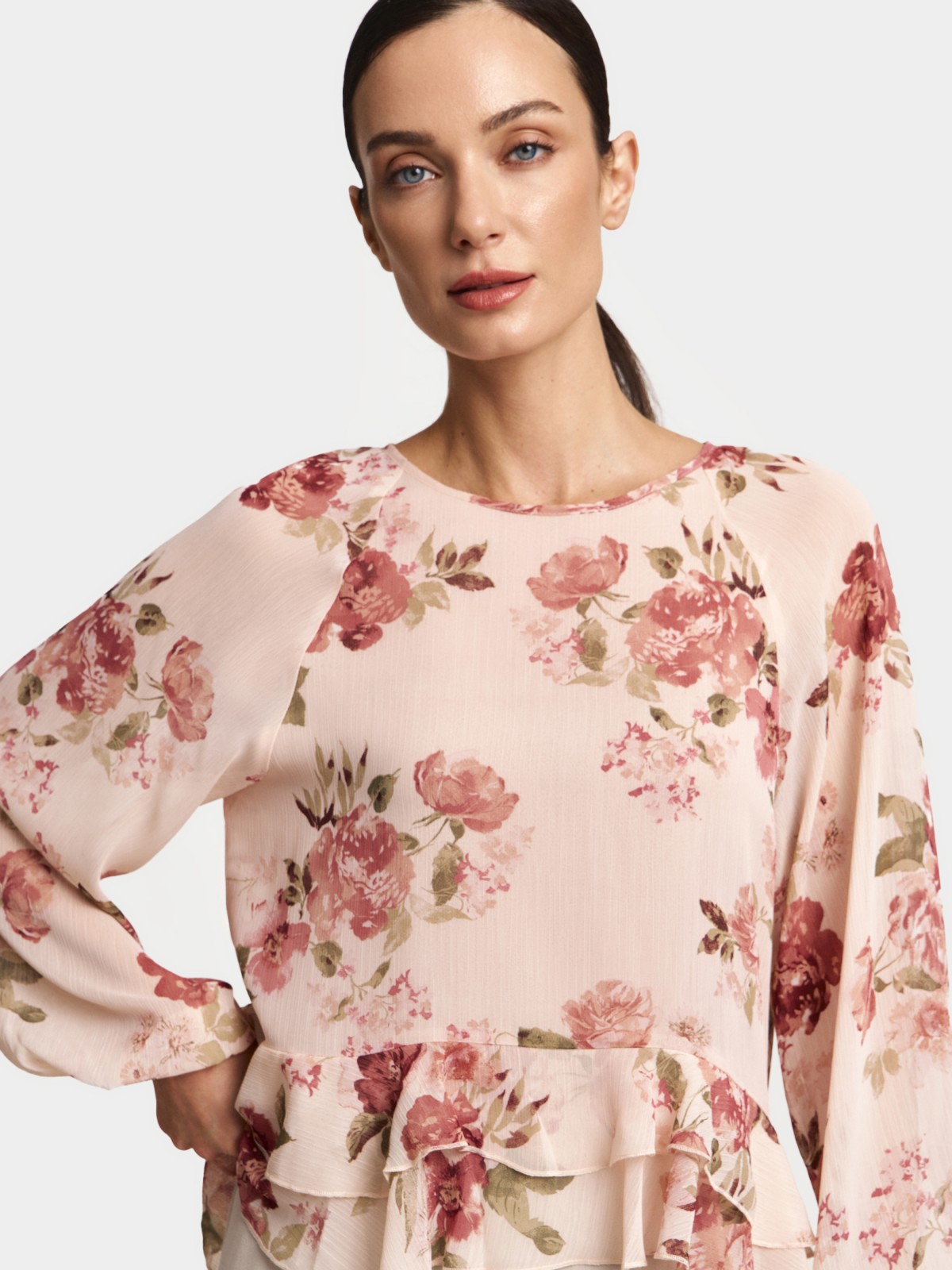 Шифоновая блузка с воланами