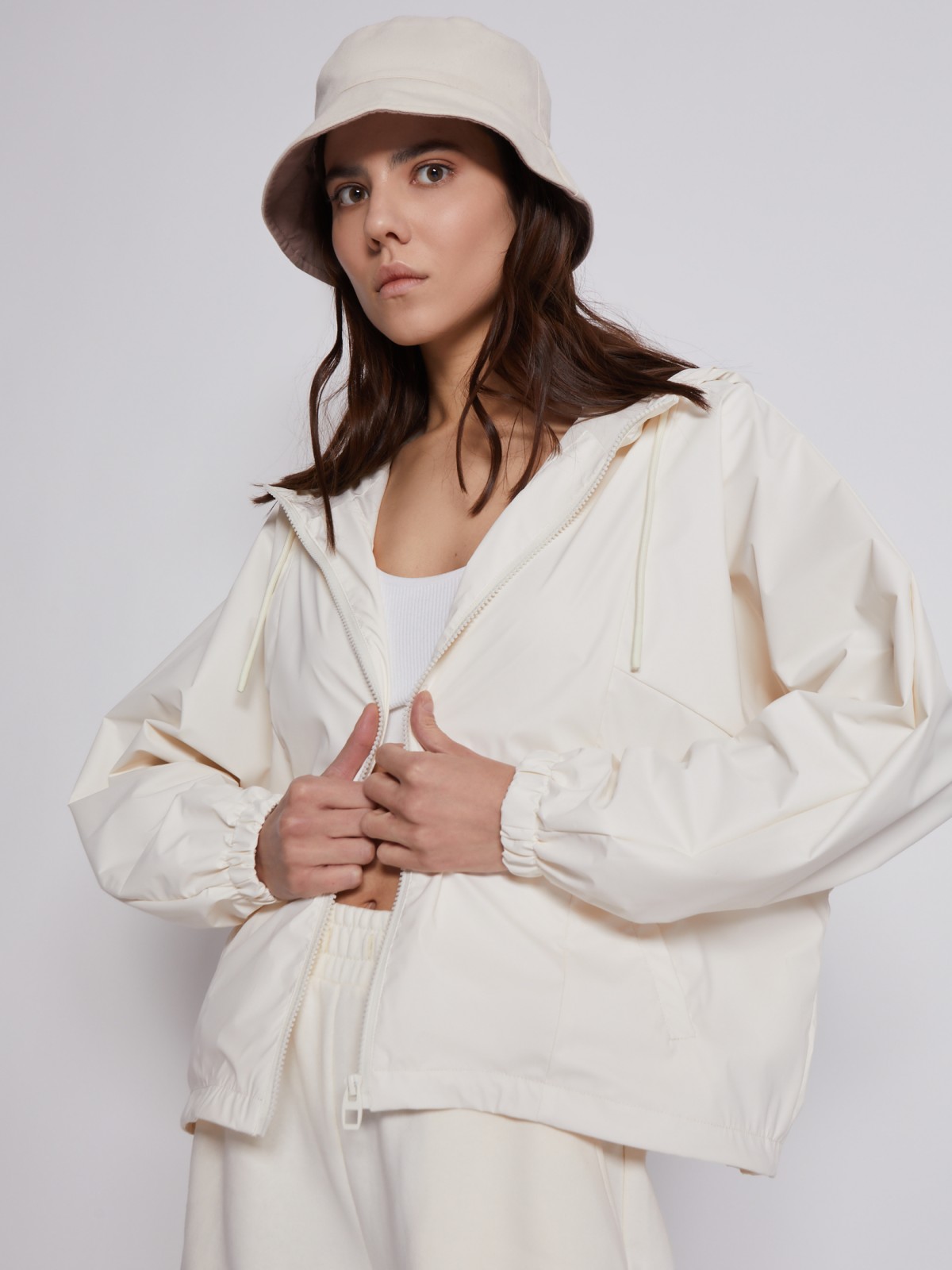 Куртка-ветровка с капюшоном