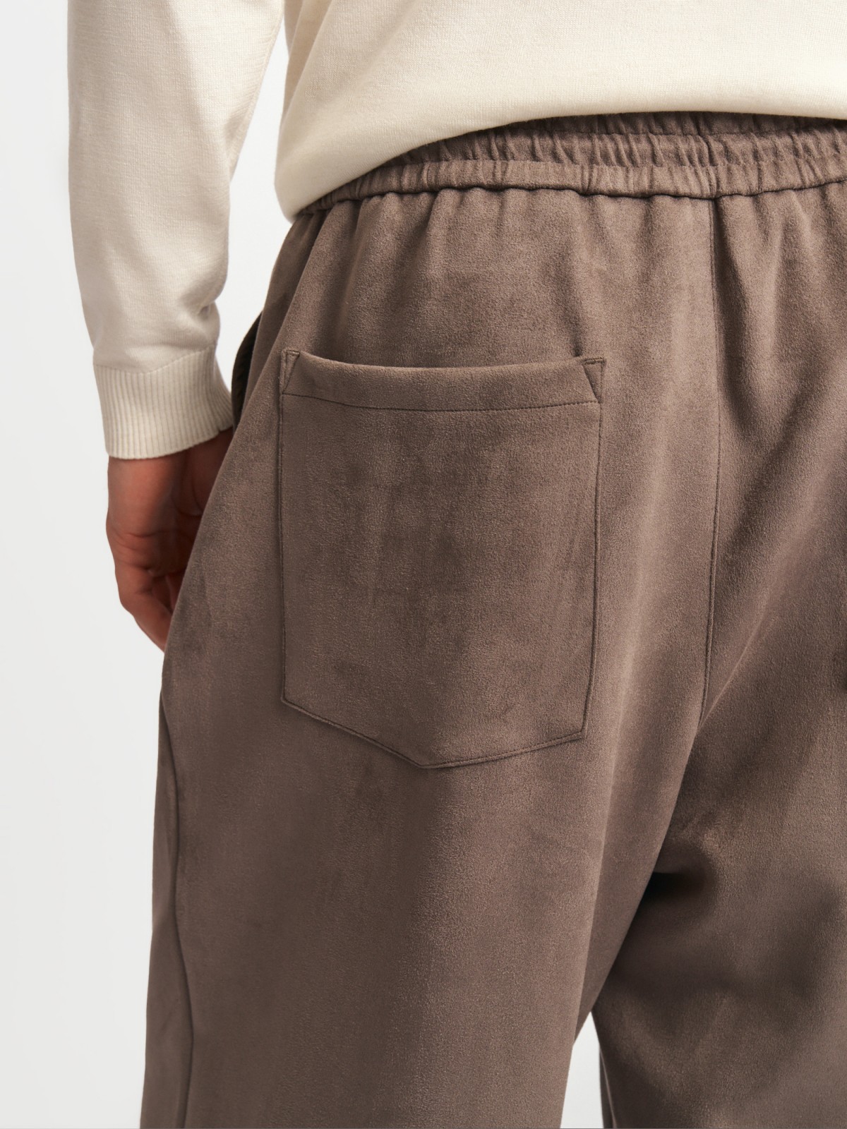 Брюки-джоггеры из экозамши