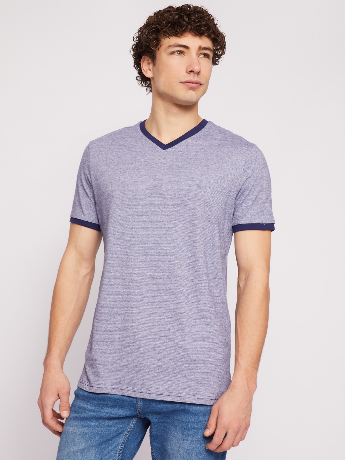 Футболка из хлопка с треугольным вырезом