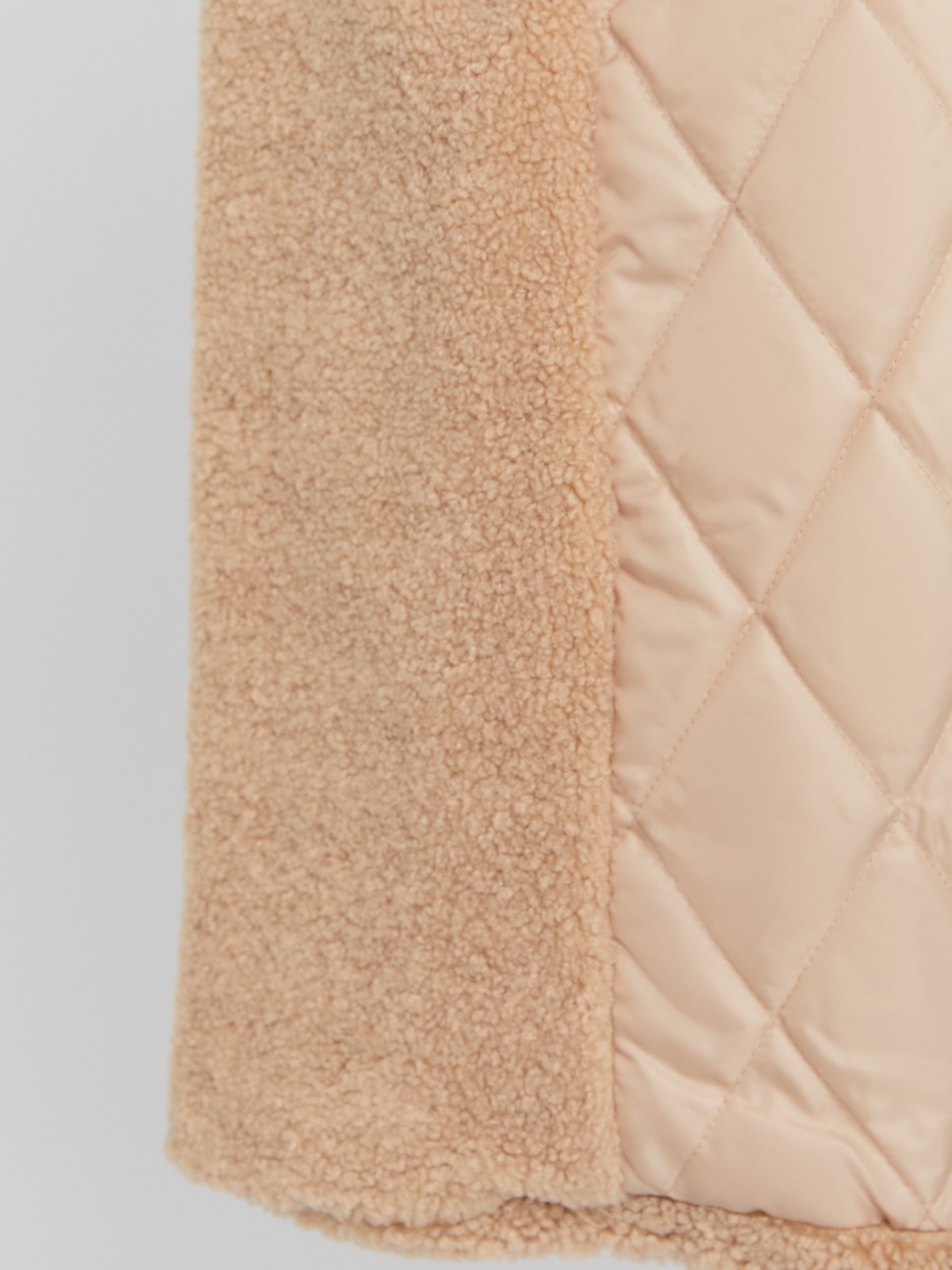 Длинное двубортное утеплённое пальто-шуба из экомеха тедди с поясом