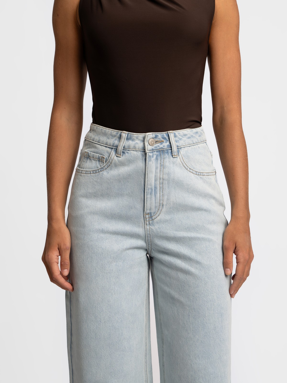 Джинсы силуэта Wide с высокой посадкой