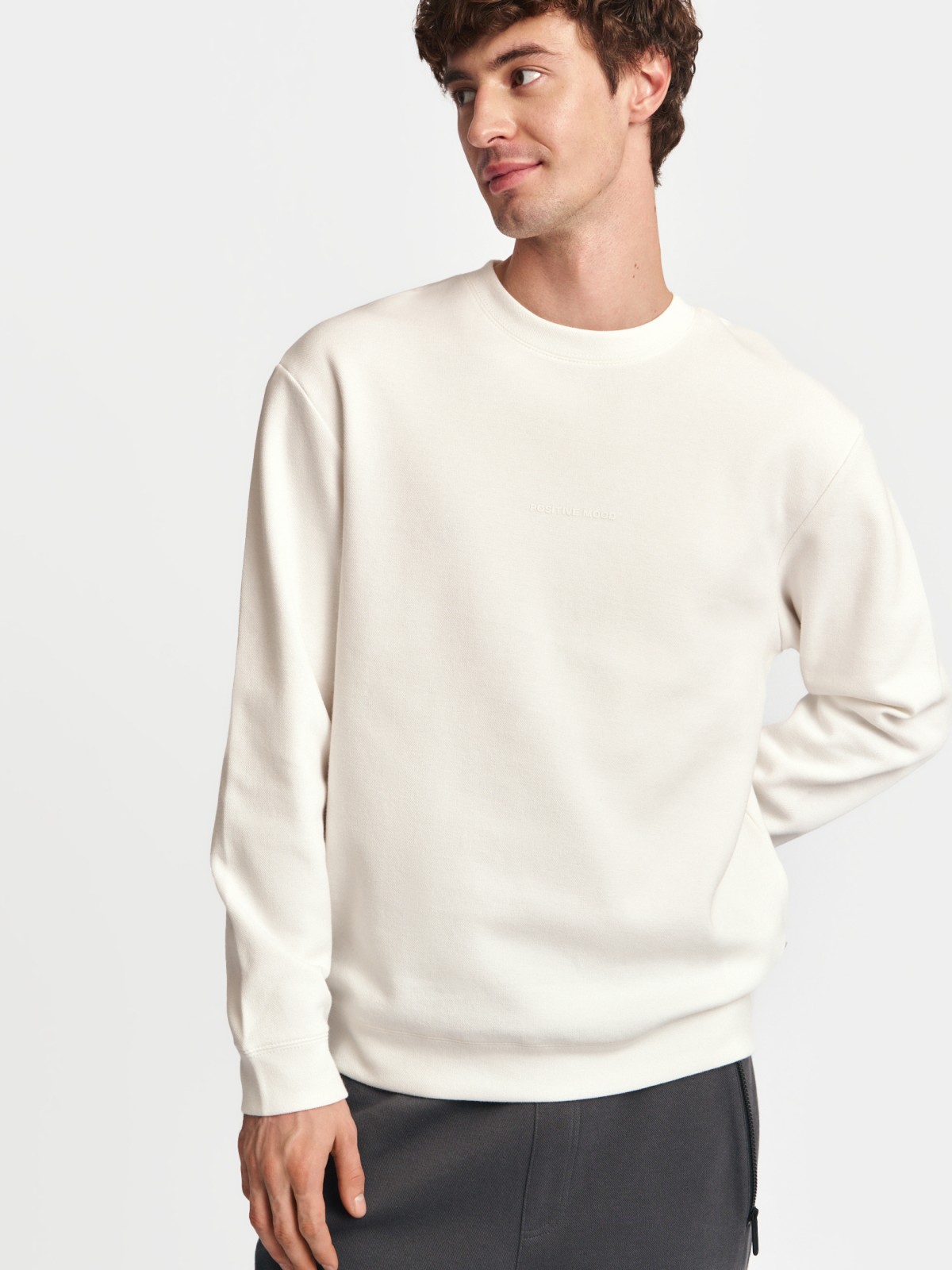 Свитшот прямого кроя с длинным рукавом